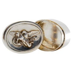 Portapillole in argento con angelo in rilievo sul coperchio rimovibile