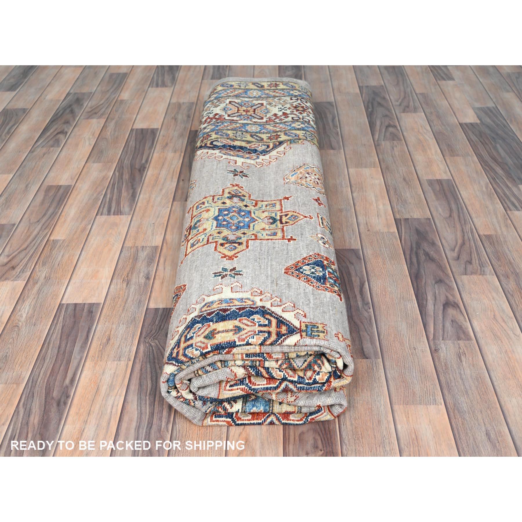 Handgeknüpfter quadratischer Teppich aus organischer Wolle in Silber, Rosa, Afghan Super Kazak, 9'5