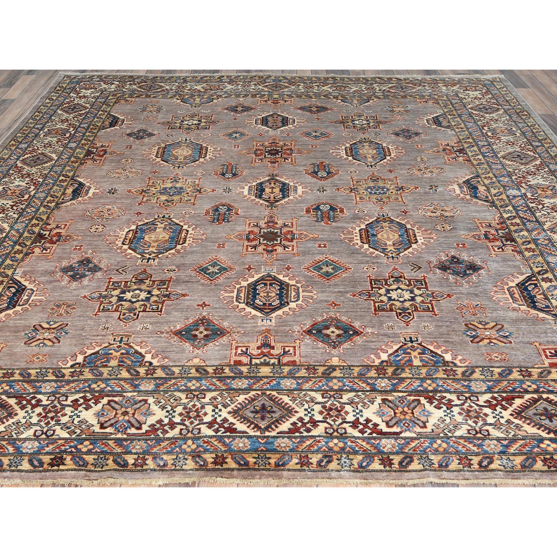 Handgeknüpfter quadratischer Teppich aus organischer Wolle in Silber, Rosa, Afghan Super Kazak, 9'5