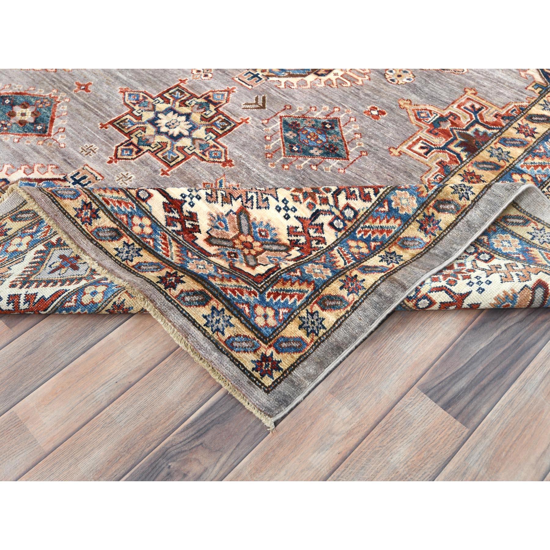 Handgeknüpfter quadratischer Teppich aus organischer Wolle in Silber, Rosa, Afghan Super Kazak, 9'5
