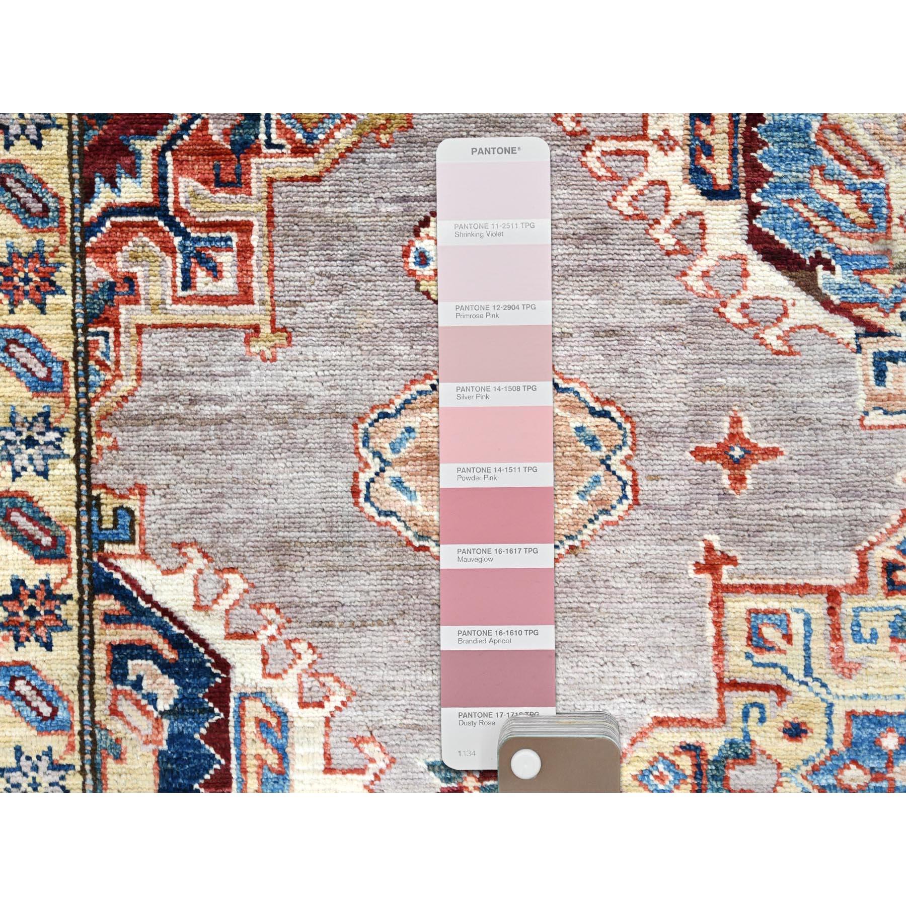 Handgeknüpfter quadratischer Teppich aus organischer Wolle in Silber, Rosa, Afghan Super Kazak, 9'5