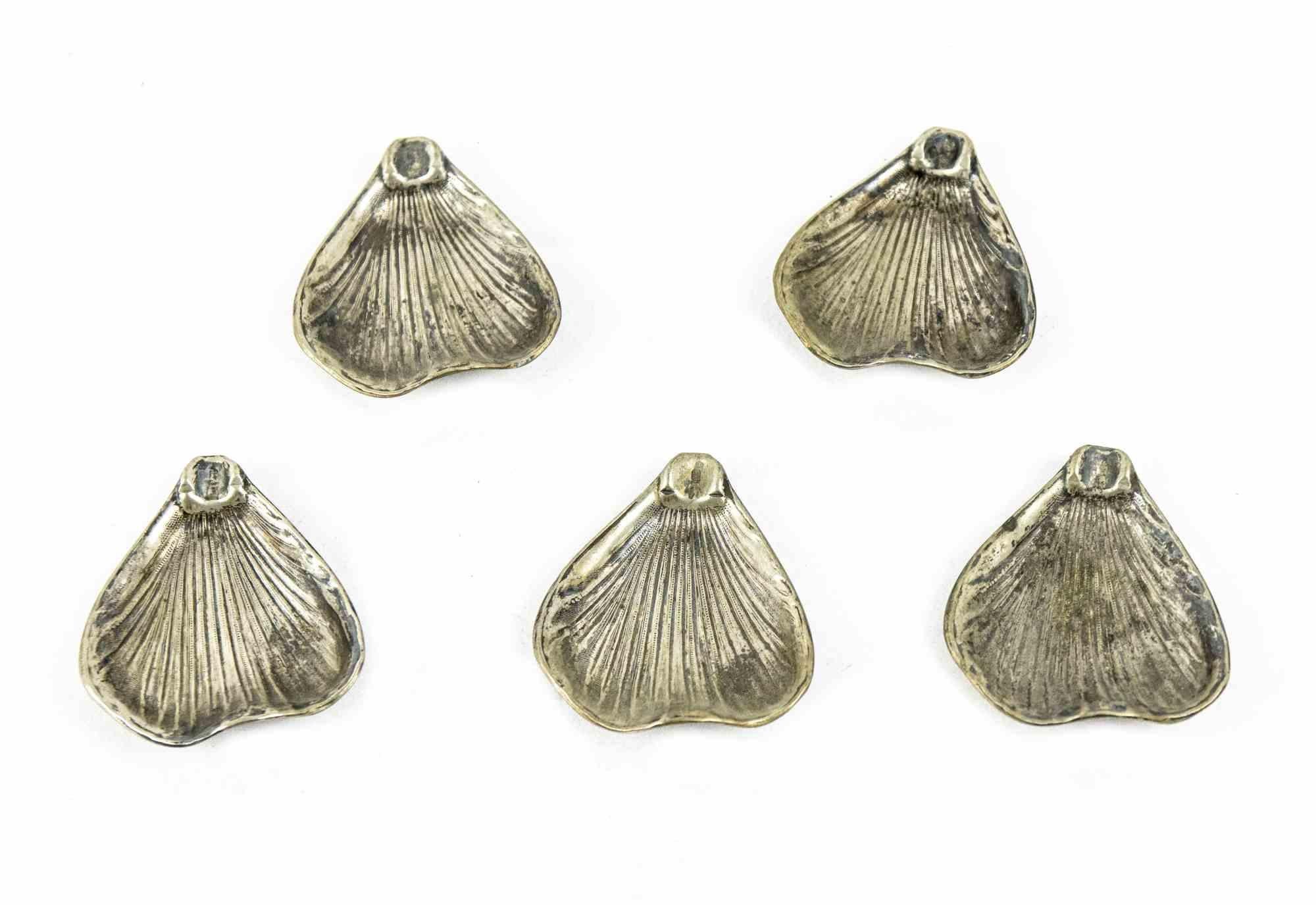 Silver placeholders is an original decorative set of objects realized in the half of the 20th century.

Made in Italy. 

The set includes five identical placeholder realized in silver-plate. 

The objects recalls the flower petals. 

Mint