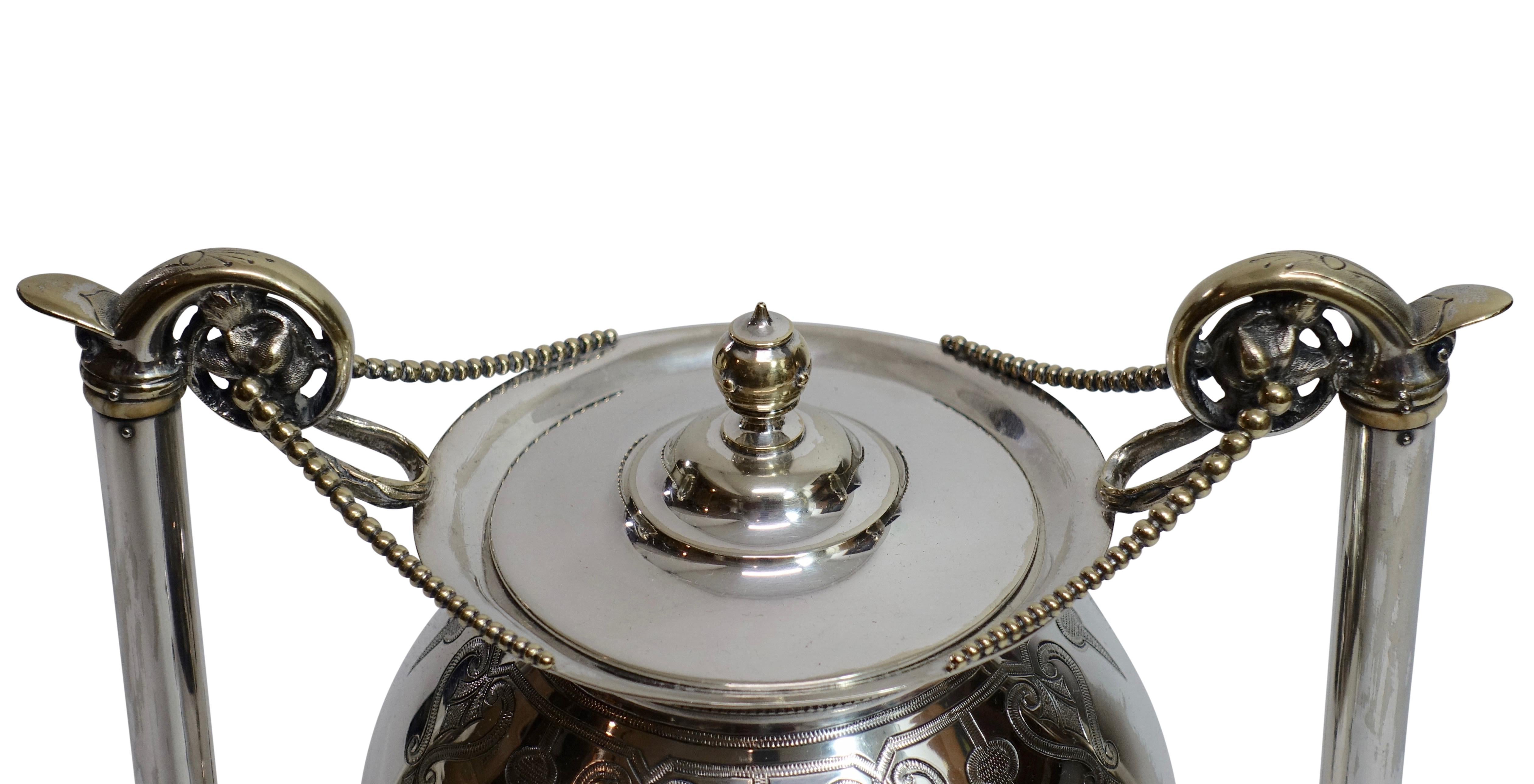 Samovar con urna de agua caliente Silver Plate Aesthetic Movement, Siglo XIX americano Chapado en plata en venta