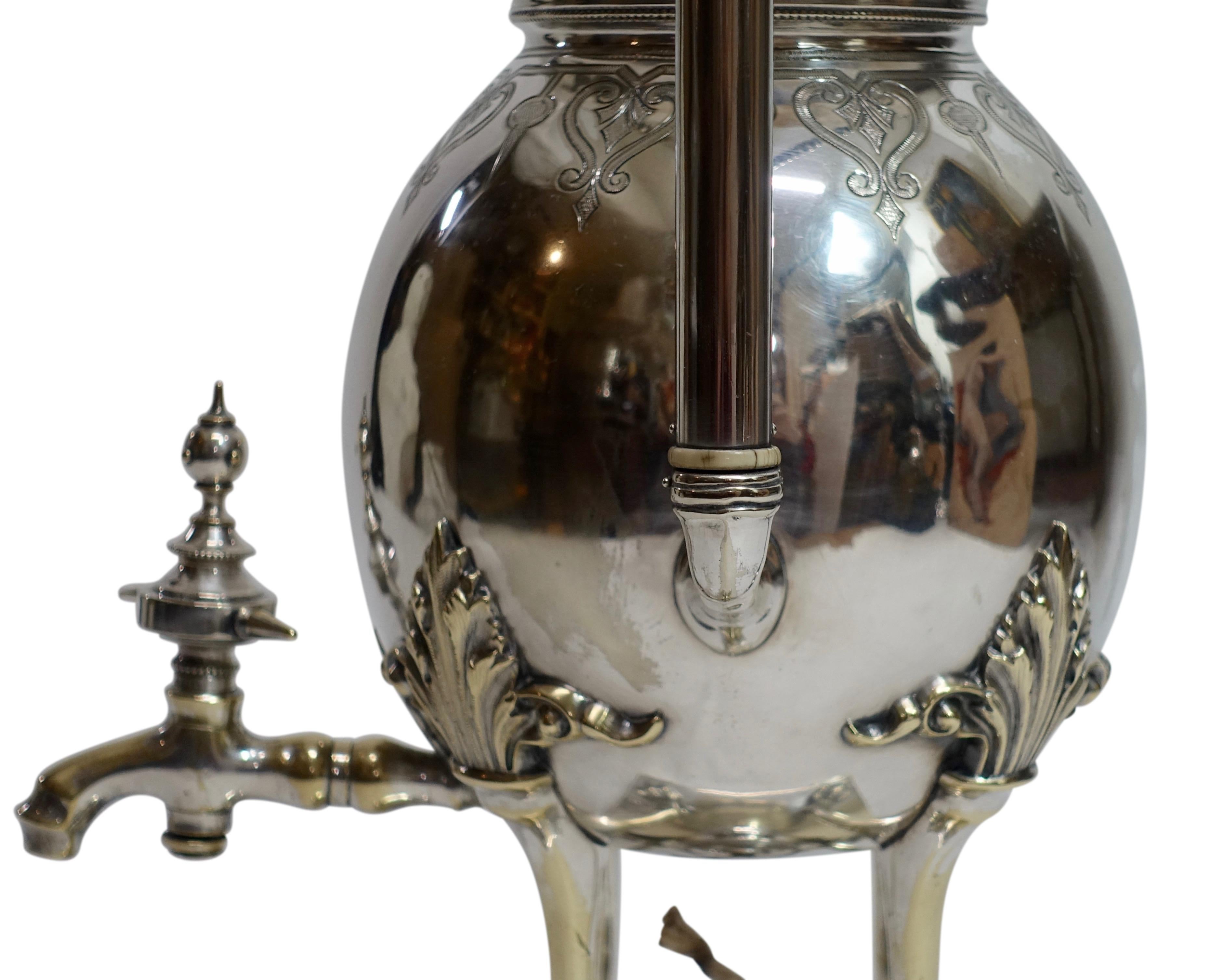 Samovar con urna de agua caliente Silver Plate Aesthetic Movement, Siglo XIX americano Estadounidense en venta