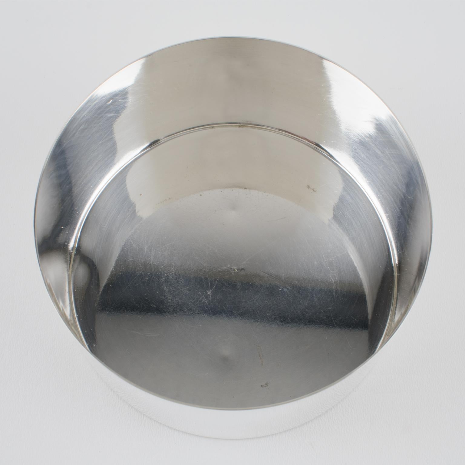 Milieu du XXe siècle Boîte ronde en métal argenté et lucite de Debladis, Paris en vente