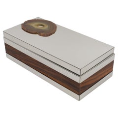 Caja de chapa de plata y madera con decoración de losas de piedra ágata, hacia 1980