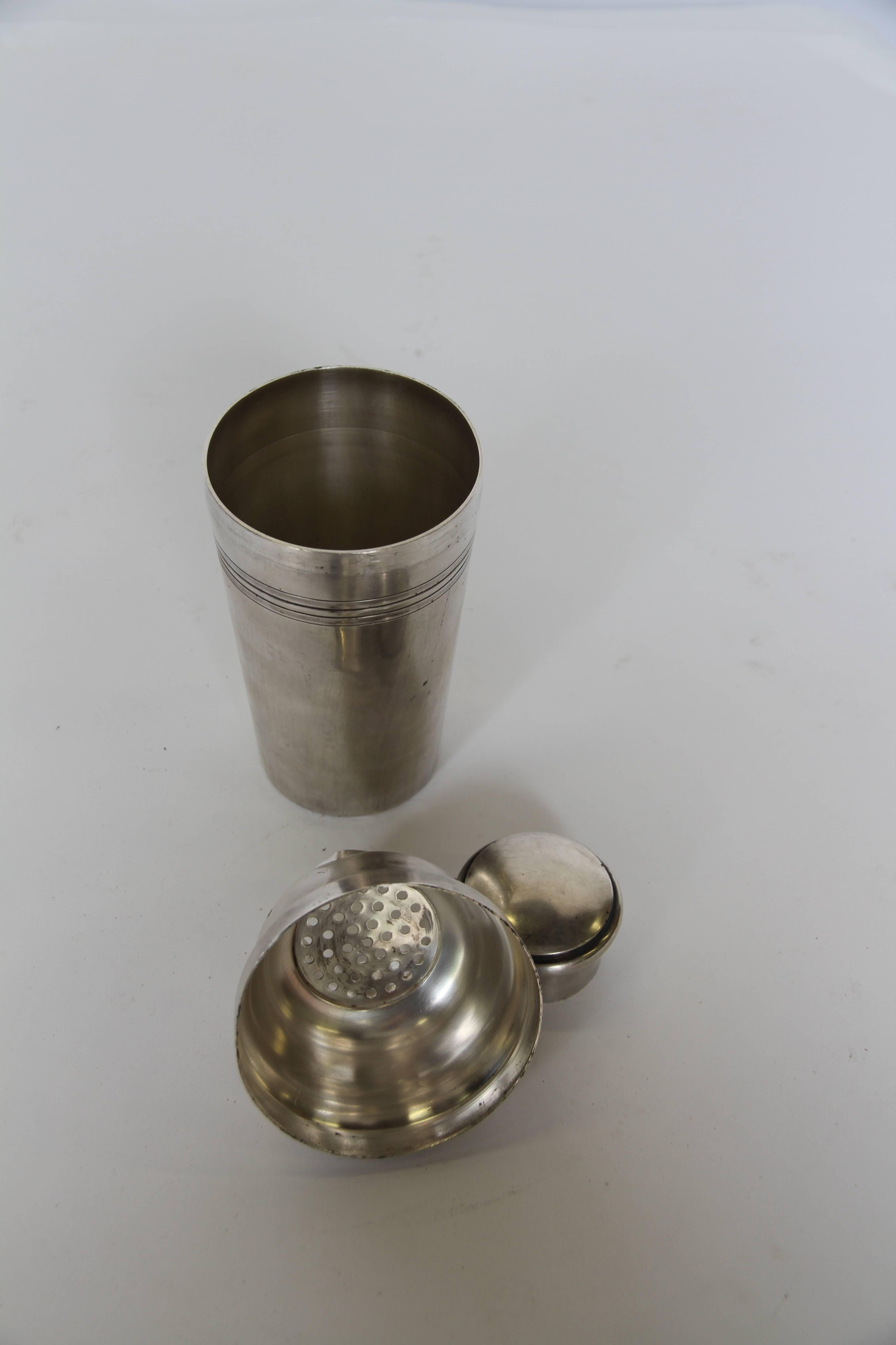 Silver Plate Art Deco Cocktail Shaker In Good Condition In Houston, TX