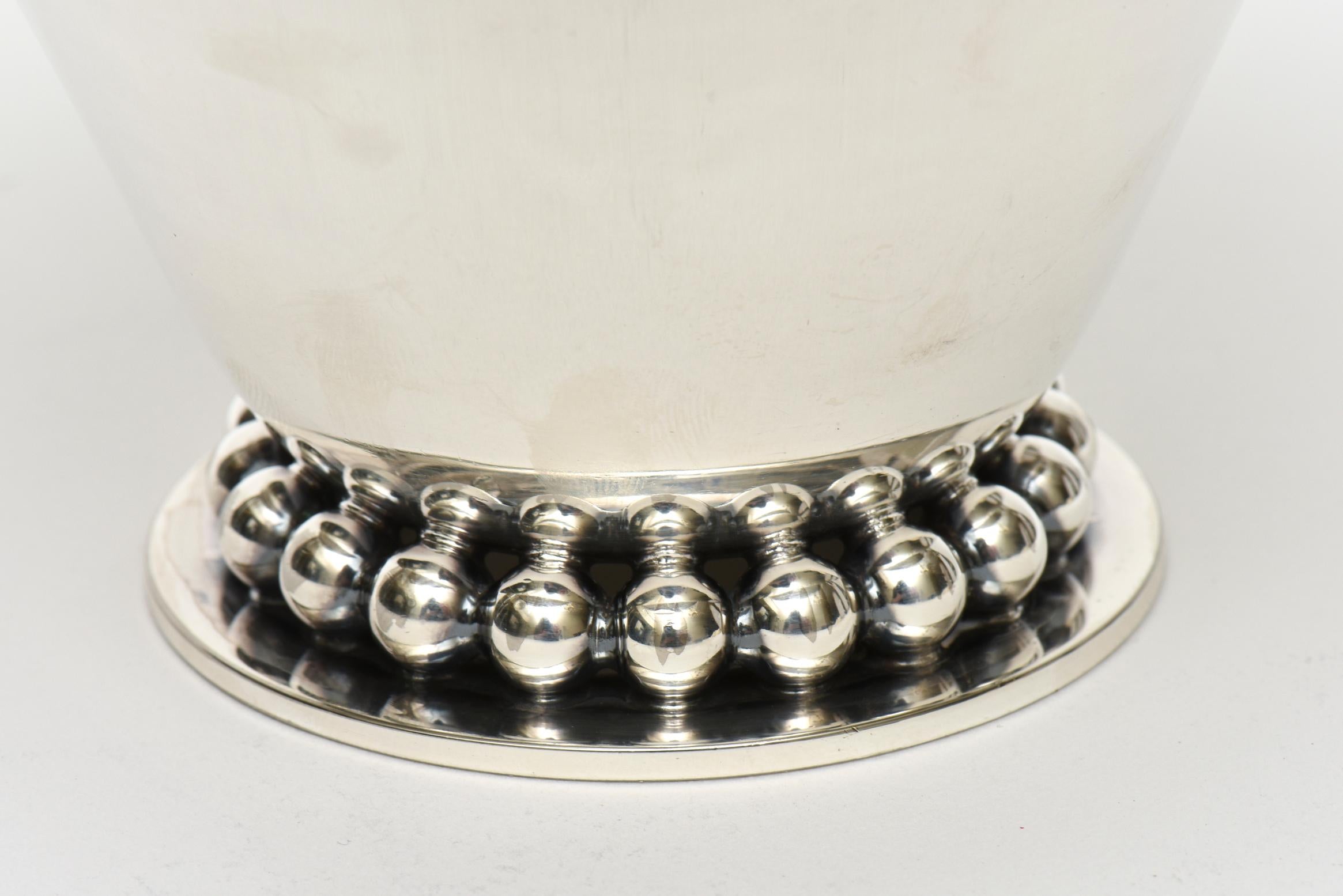 Plaqué argent Silver-Plate Beaded Vessel, Bowl And Serving Piece with Flower Pod Lid Vintage en vente