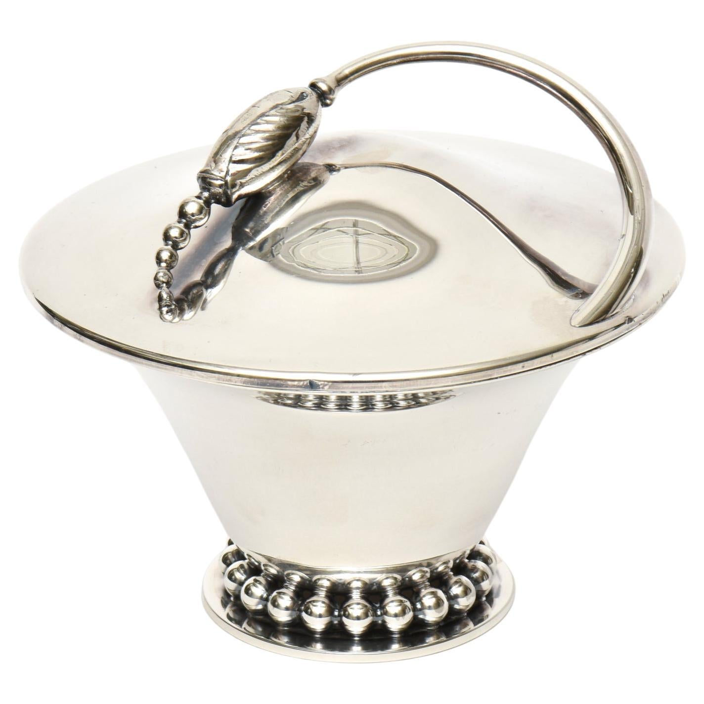 Silver-Plate Beaded Vessel, Bowl And Serving Piece with Flower Pod Lid Vintage im Angebot