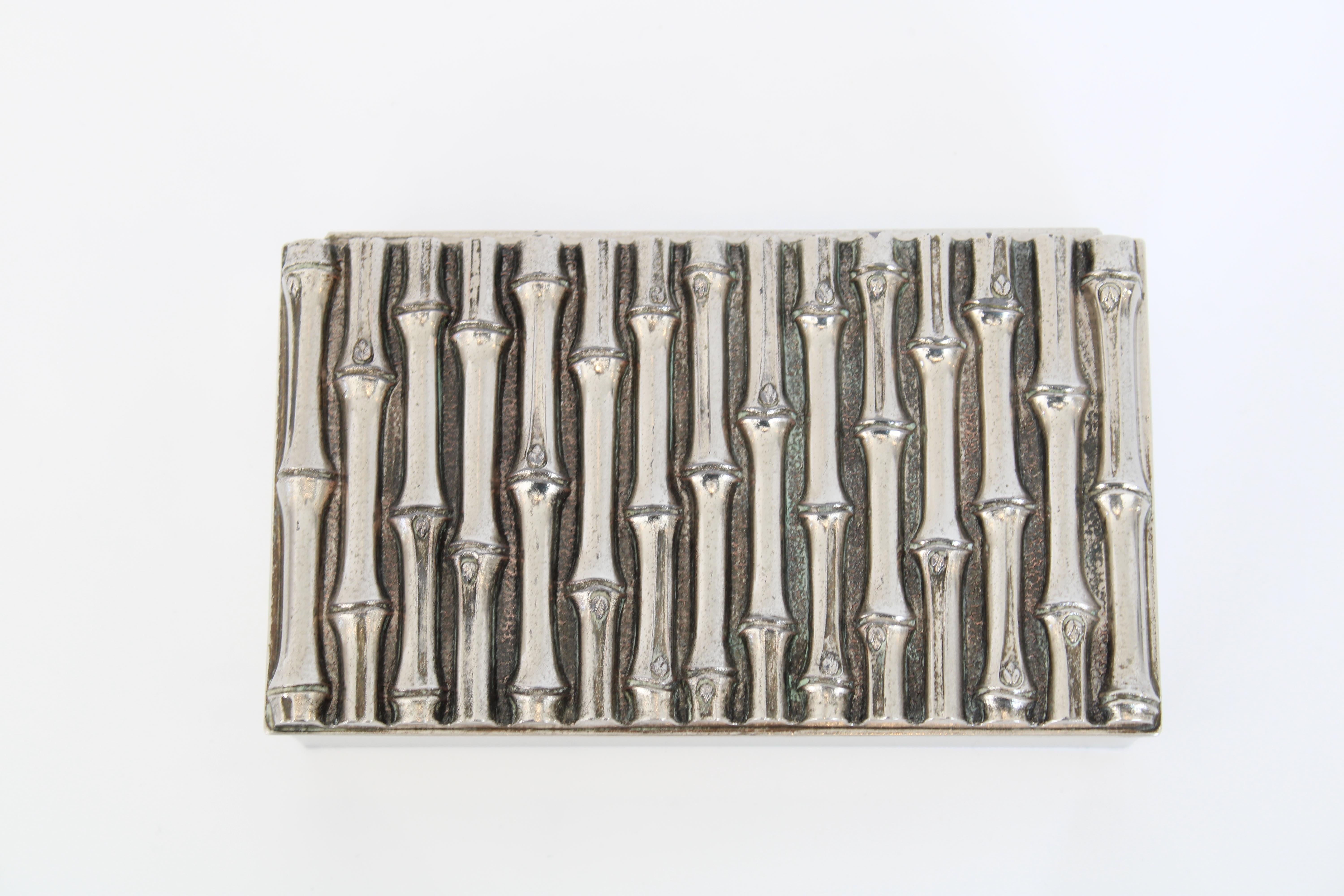 Fine XX secolo Scatola in argento con motivo di bambù finto attribuita a Maria Pergay in vendita