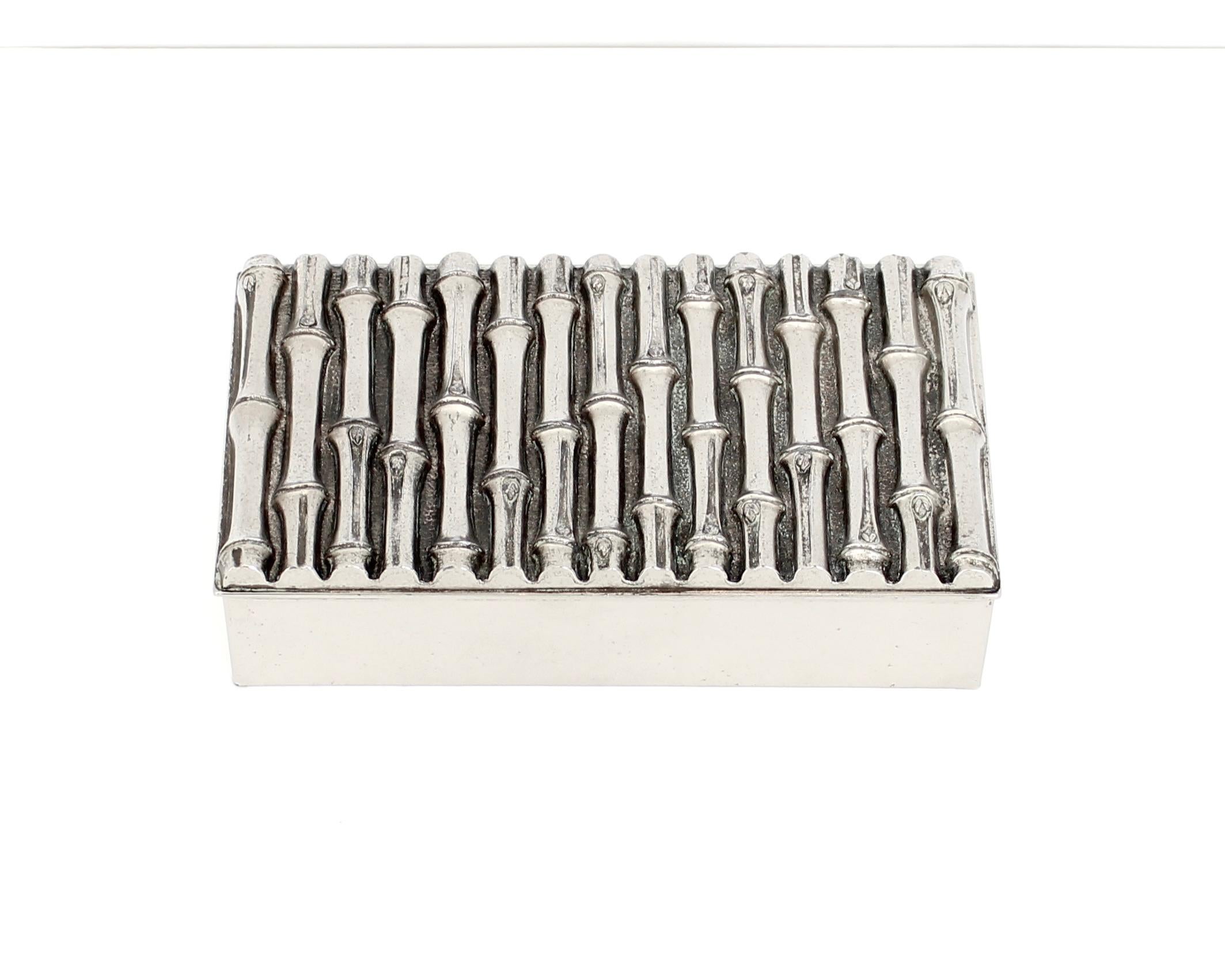 Placcato argento Scatola in argento con motivo di bambù finto attribuita a Maria Pergay in vendita