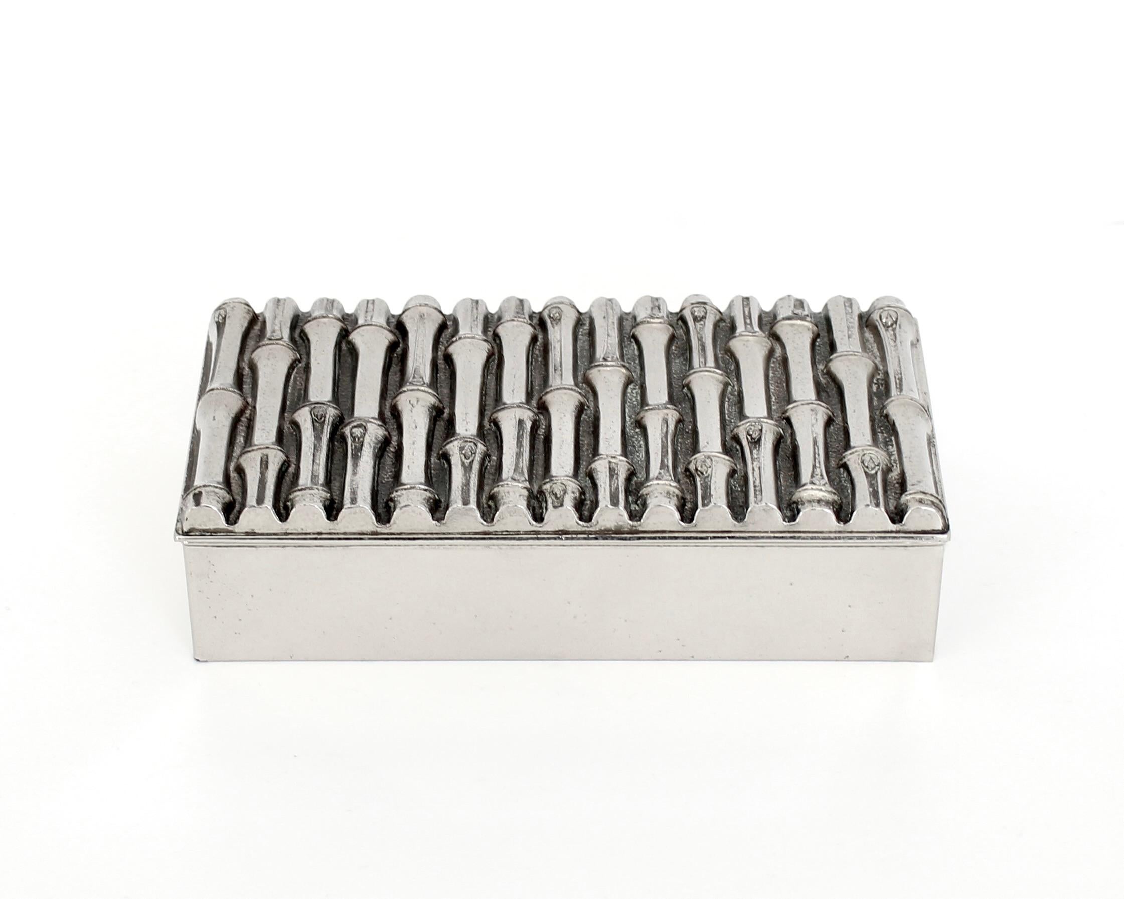 Scatola in argento con motivo di bambù finto attribuita a Maria Pergay in vendita 1