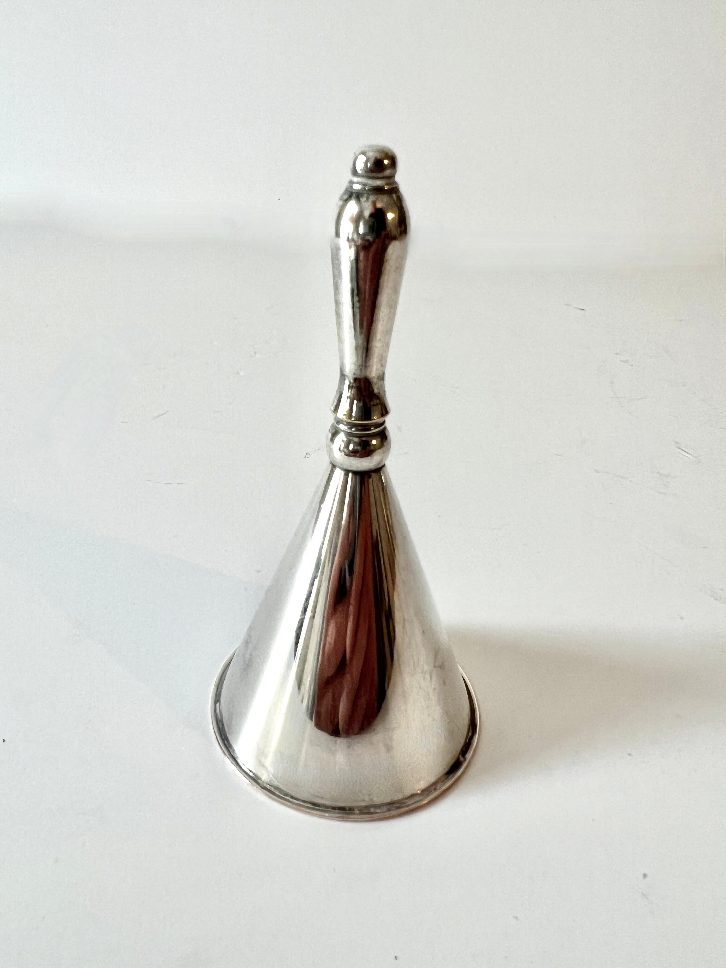 Mid-Century moderno Chiamate, Insegnanti o decorazioni in argento  Campana in vendita
