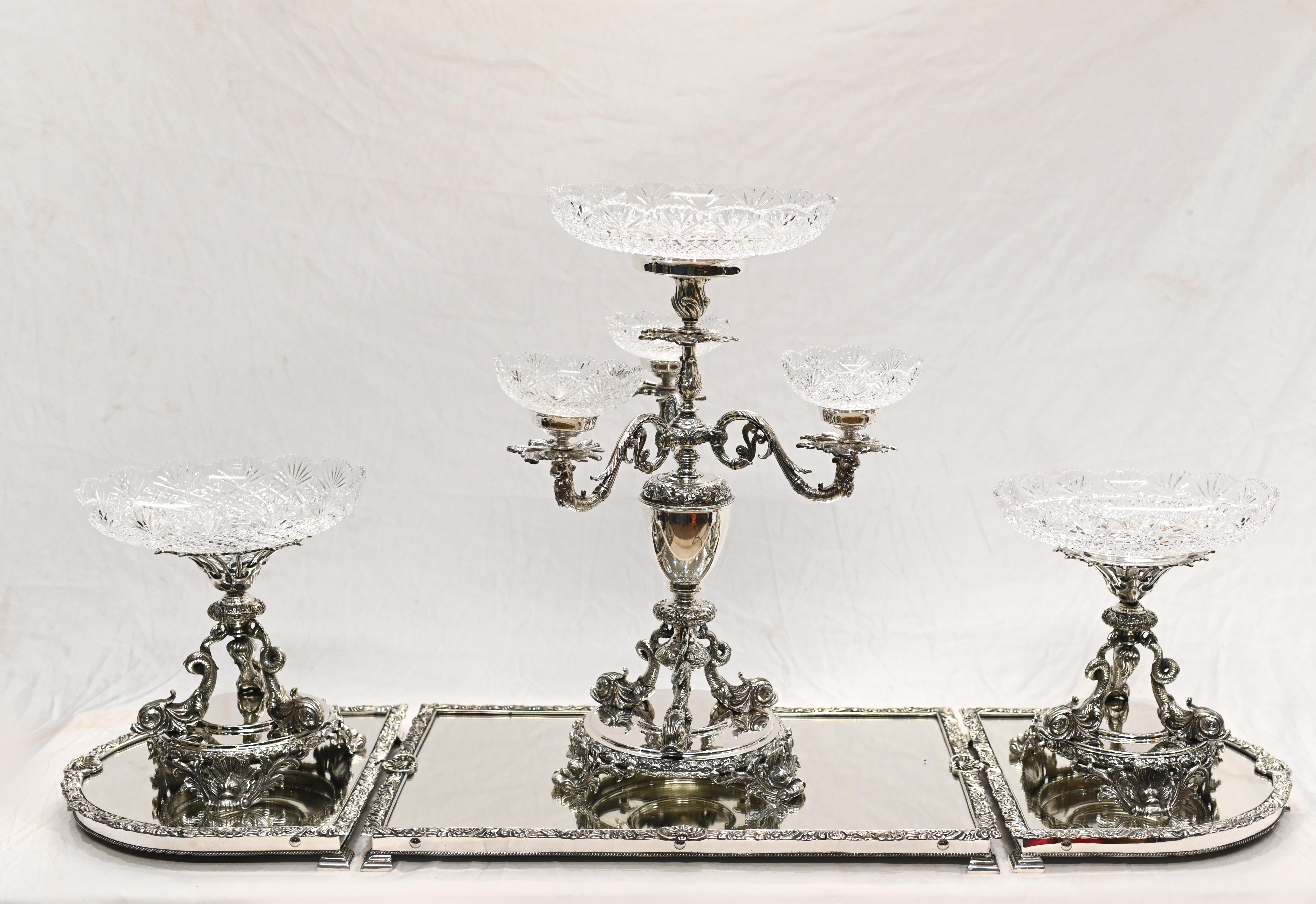Silver Plate Centrepiece Epergne Cherub Glass Table Display For Sale 1