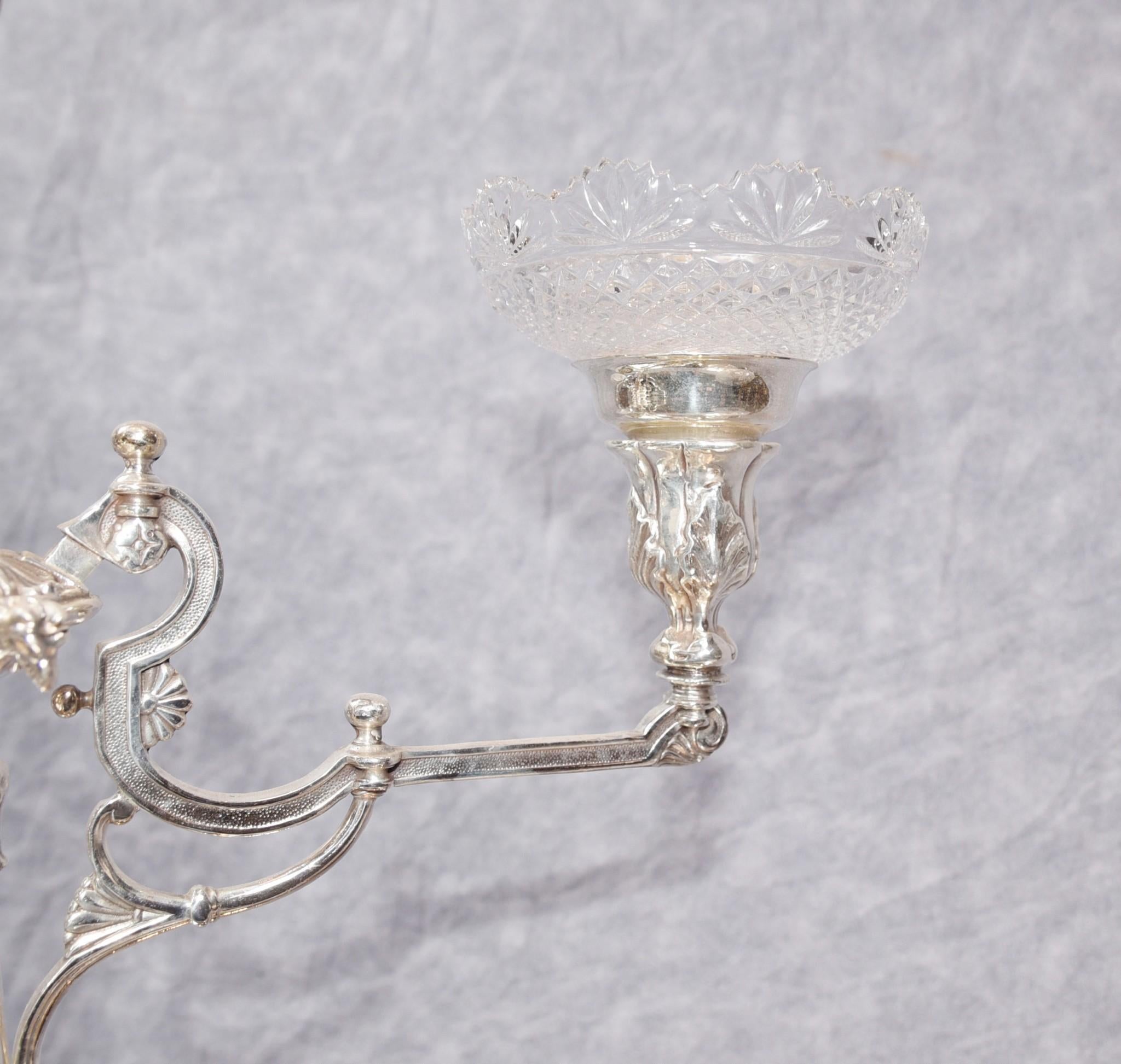 Versilberter Tafelaufsatz Epergne, Sheffield Glastablett Cherubschale im Angebot 10