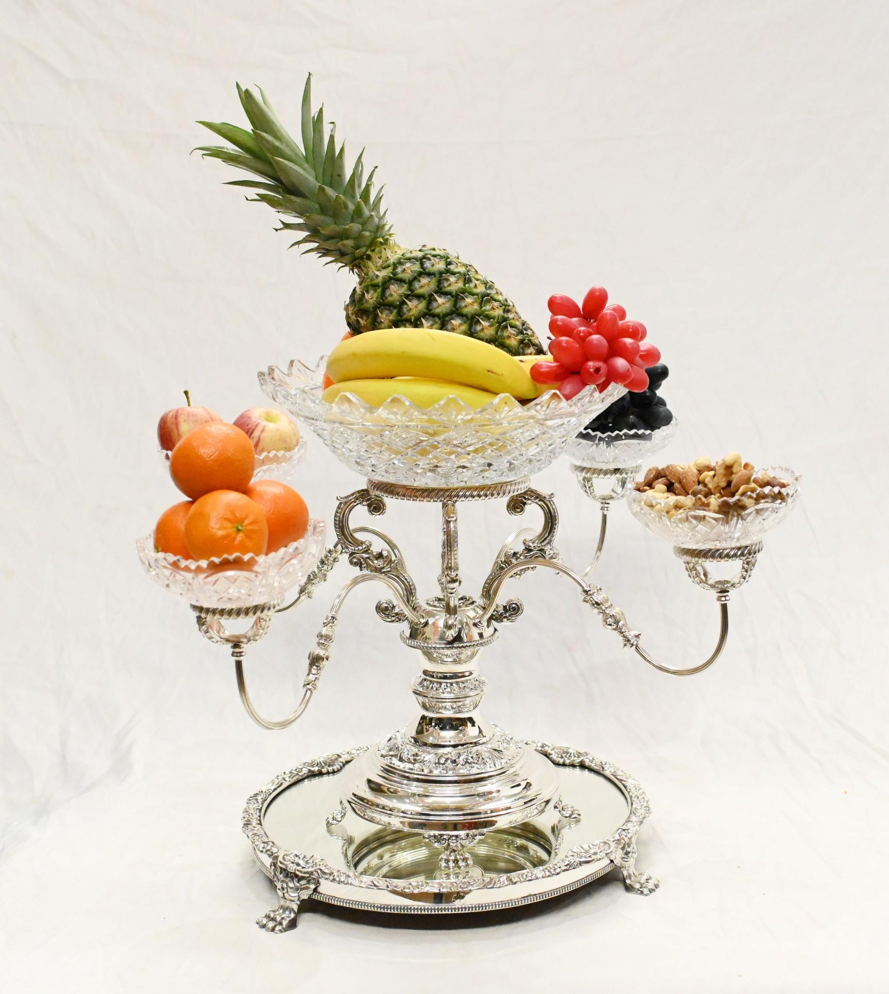 Delightful Sheffield silver plate epergne or centrepiece
Great piece for high end tablescaping
Main central crystal glass bowl surrounded by four smaller glass bowls
Patina to the silver plate beautiful
Stands on the glass round plate which is