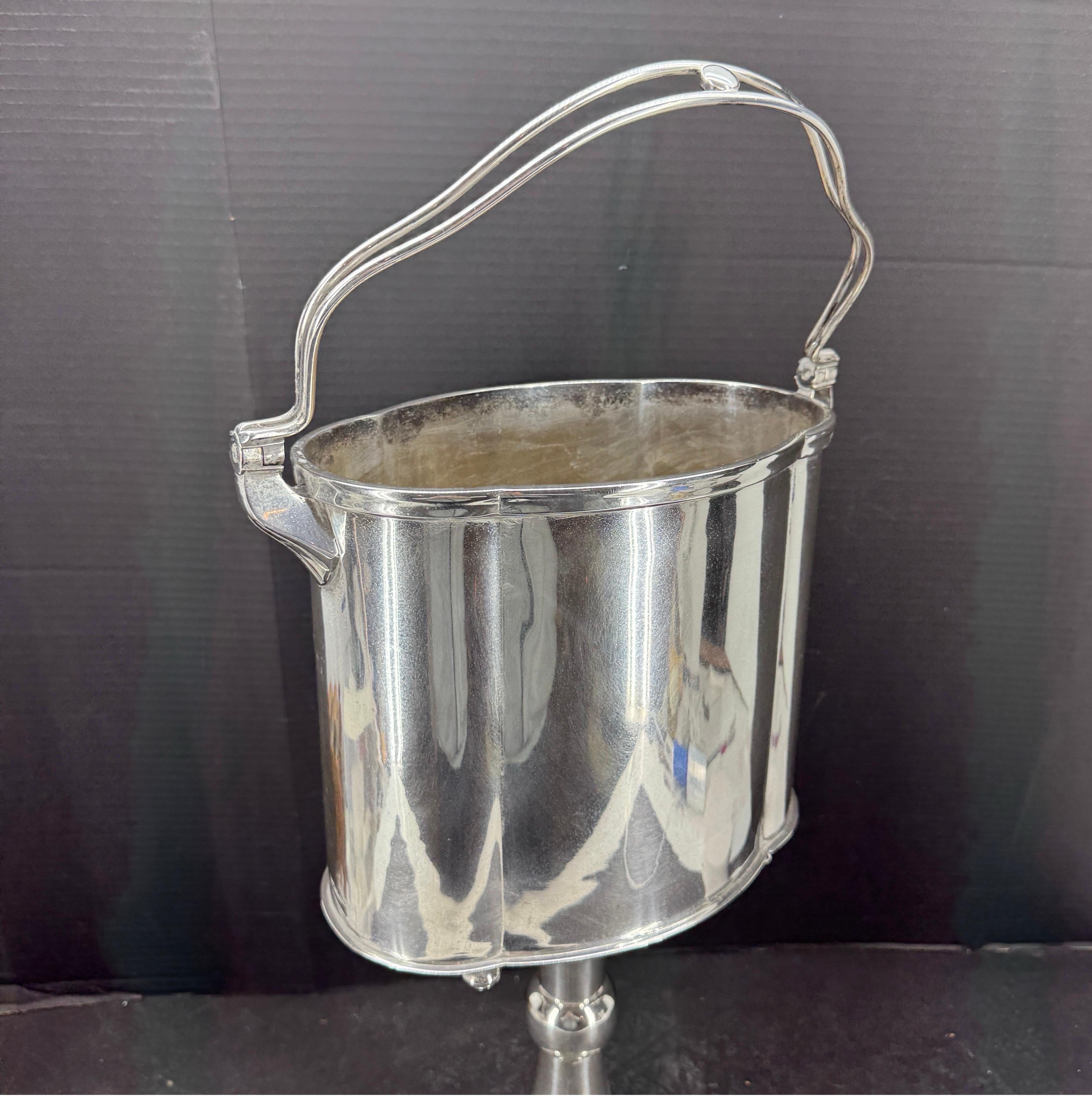 Secchiello da vino da terra per champagne in argento con supporto in vendita 2