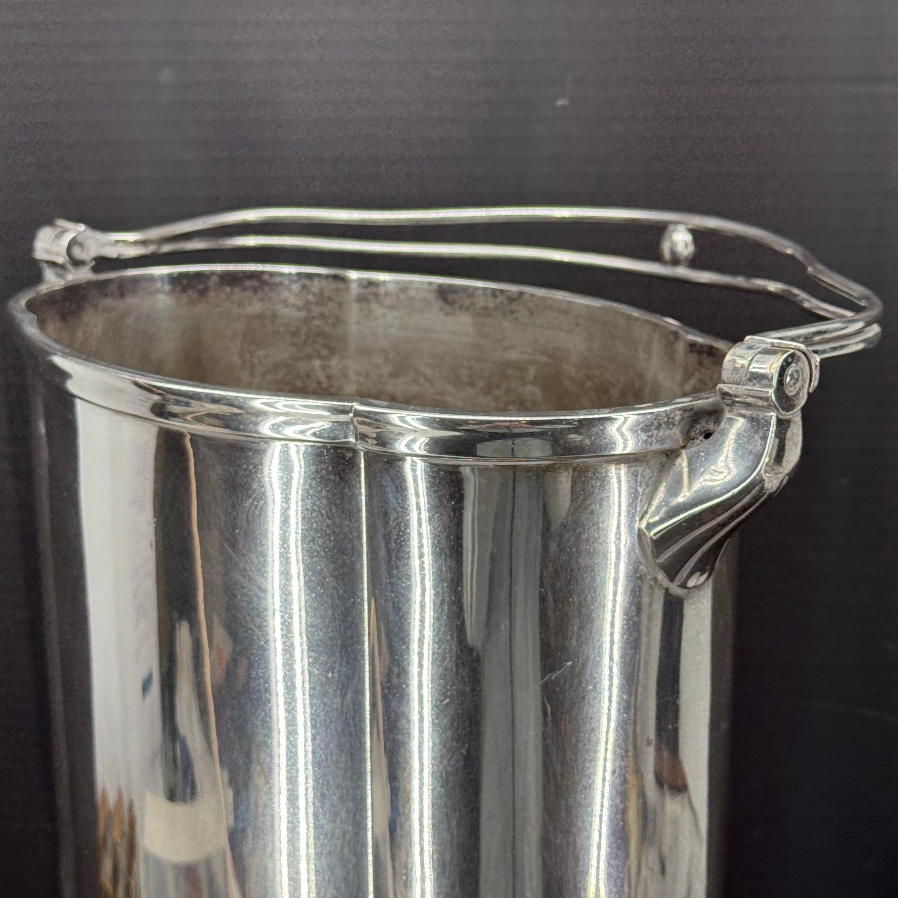 Secchiello da vino da terra per champagne in argento con supporto in vendita 1