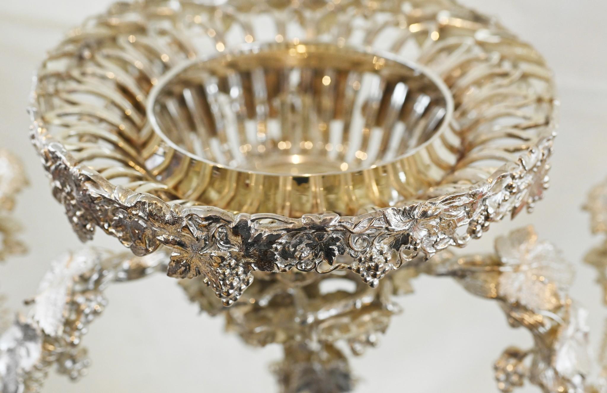 Silver Plate Cherub Centrepiece Sheffield Epergne Glass Bowl For Sale 11