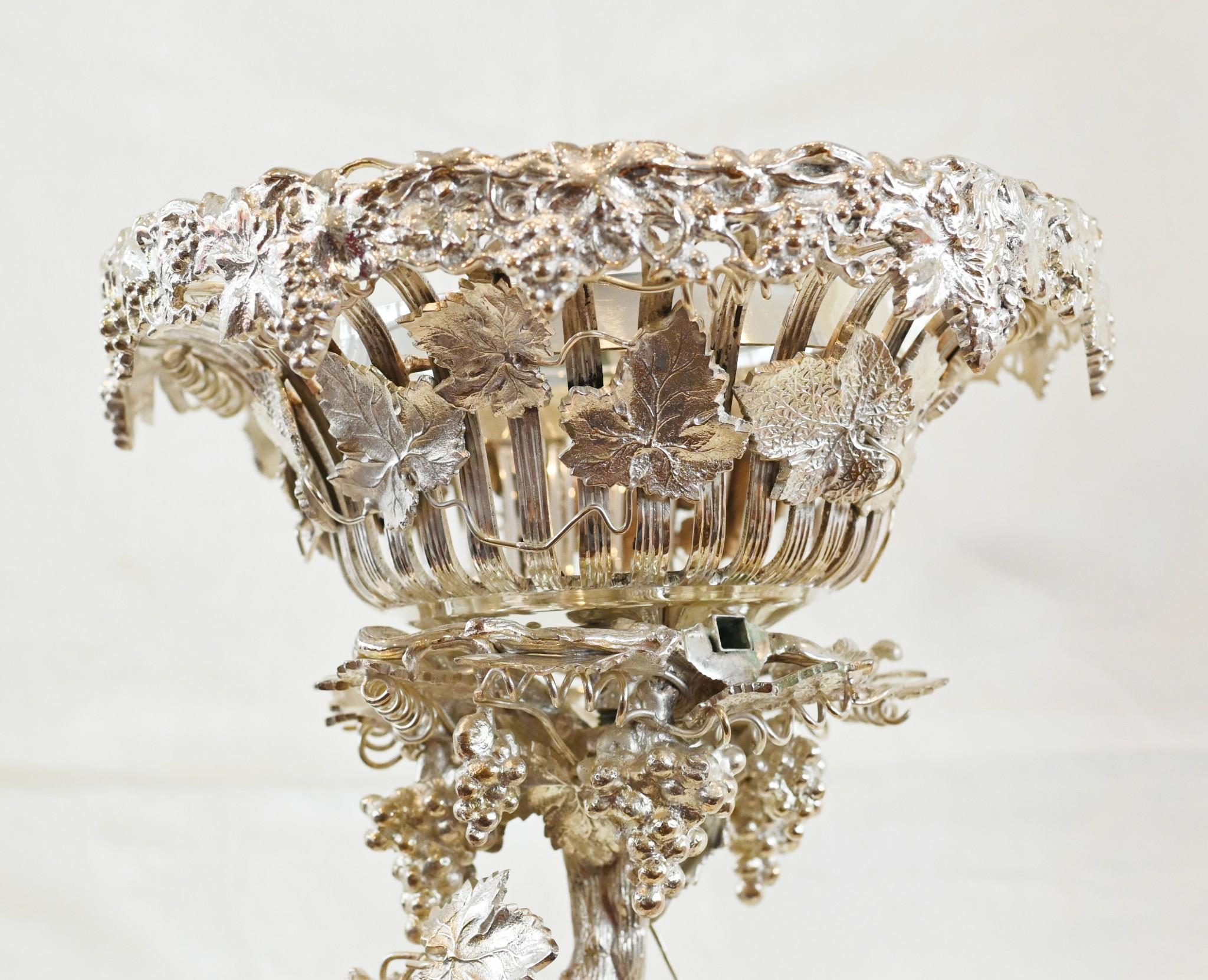 Fin du 20e siècle Centre de table chérubin Sheffield Epergne Glass Bowl plaqué argent en vente