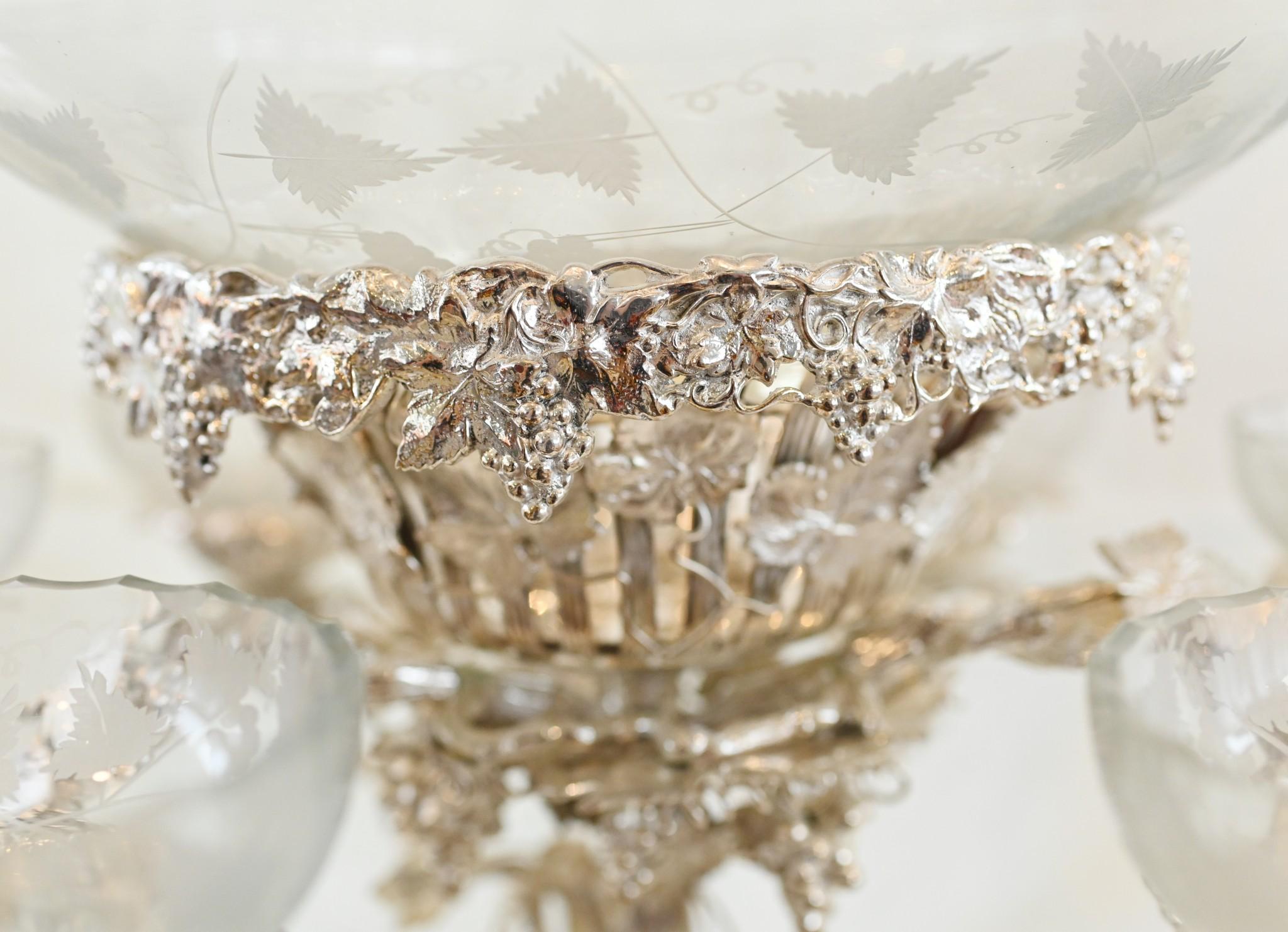 Placcato argento Centrotavola Cherubino in argento Sheffield Ciotola in vetro Epergne in vendita