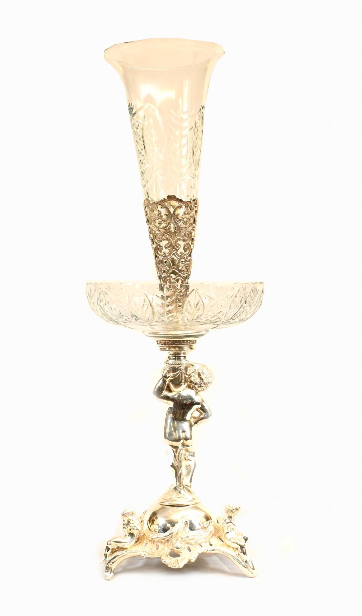 Silver Plate Cherub Epergne Glas Teller Stand Centrepiece Vase im Angebot 3