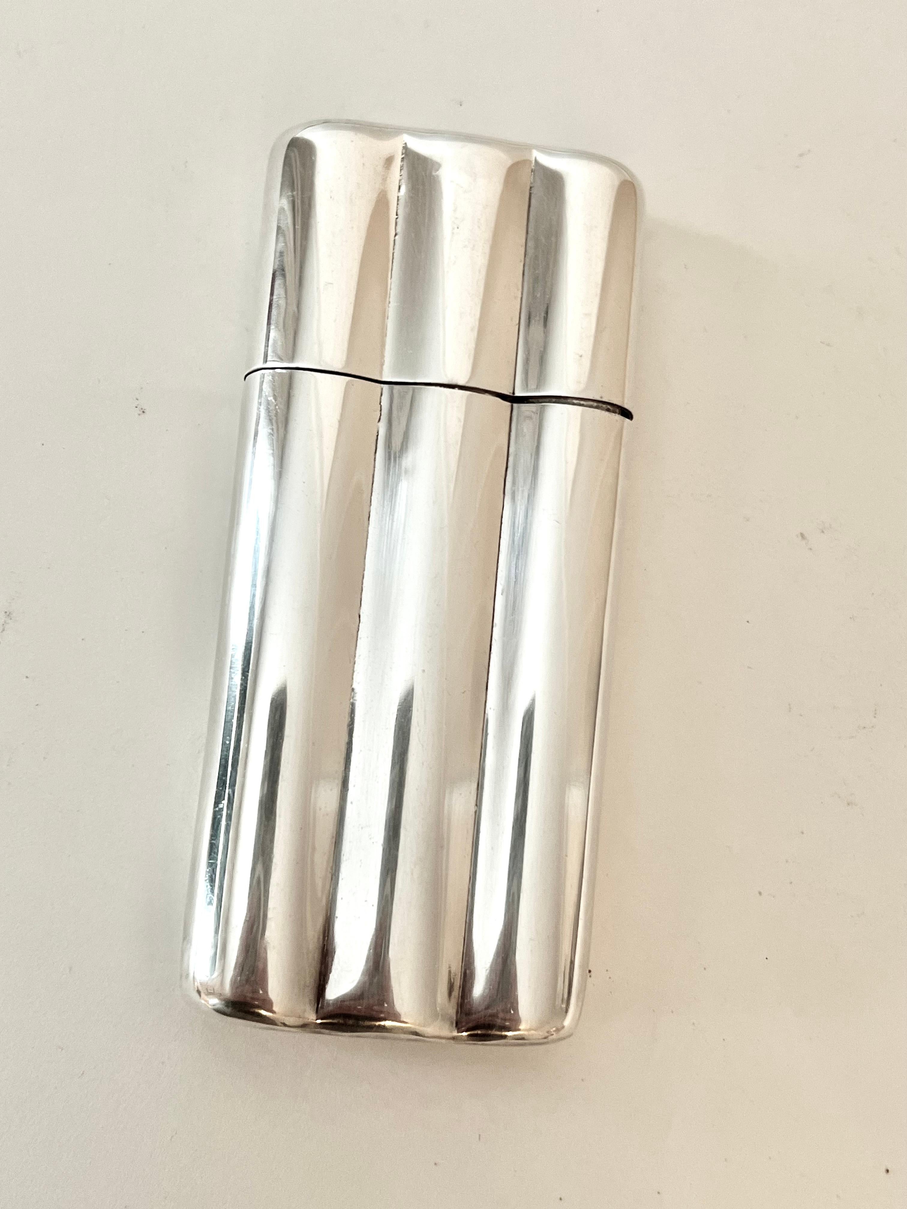 A three compartment silver plate cigar holder.  A great gift for fathers day or for the cigar aficionado!  A nice addition to a bar, for the bartender that has over his smoking friends! 

A beautiful case - holds three cigars, the smaller style