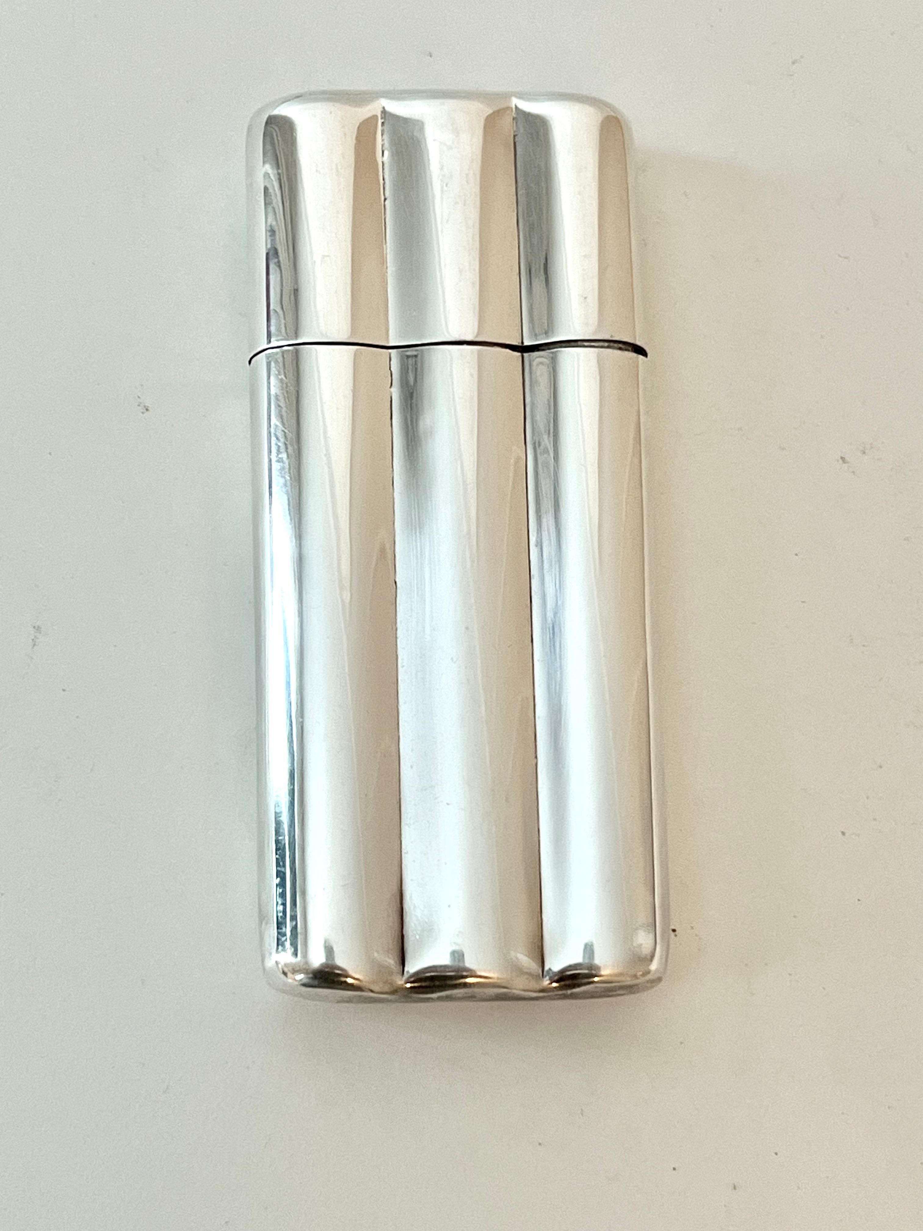 Silver Plate Cigar Holder with Removable Lid In Good Condition For Sale In Los Angeles, CA