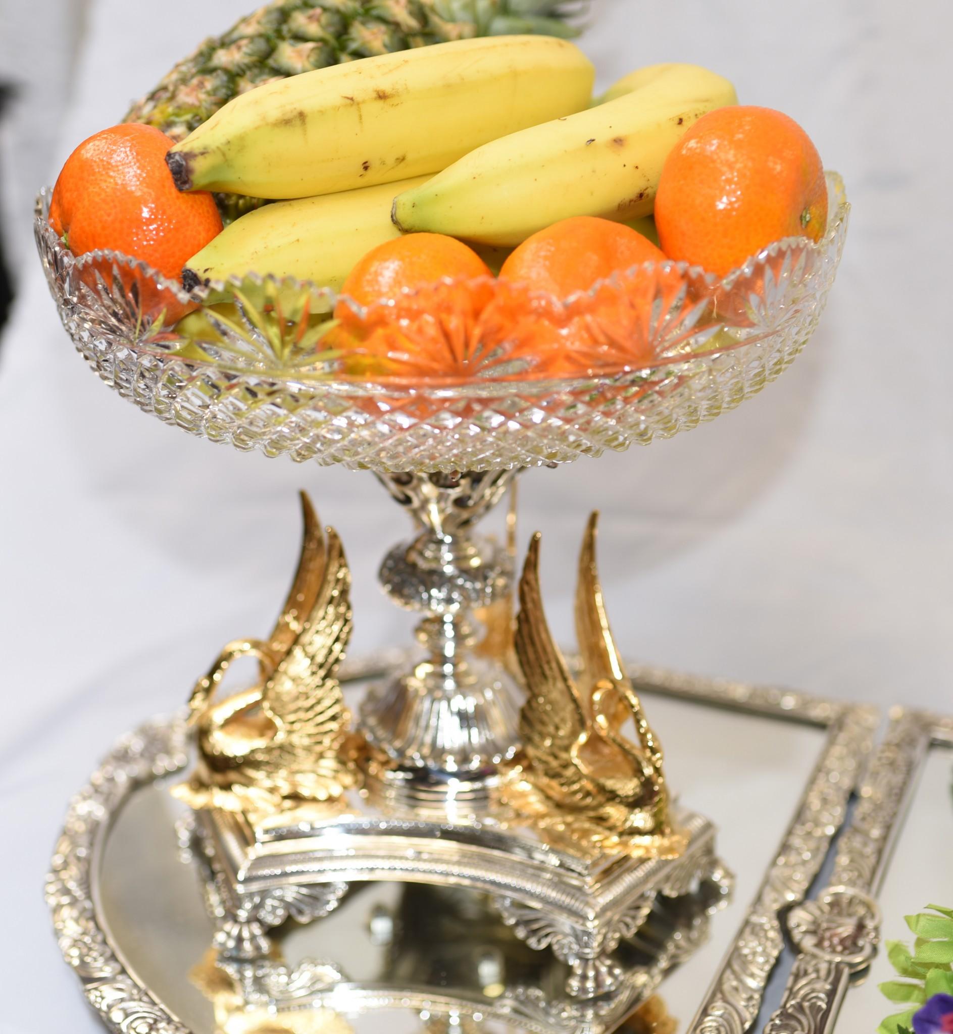 Silver Plate Epergne Centerpiece Dish, Victorian Gilt Swan Bowl In Good Condition For Sale In Potters Bar, GB