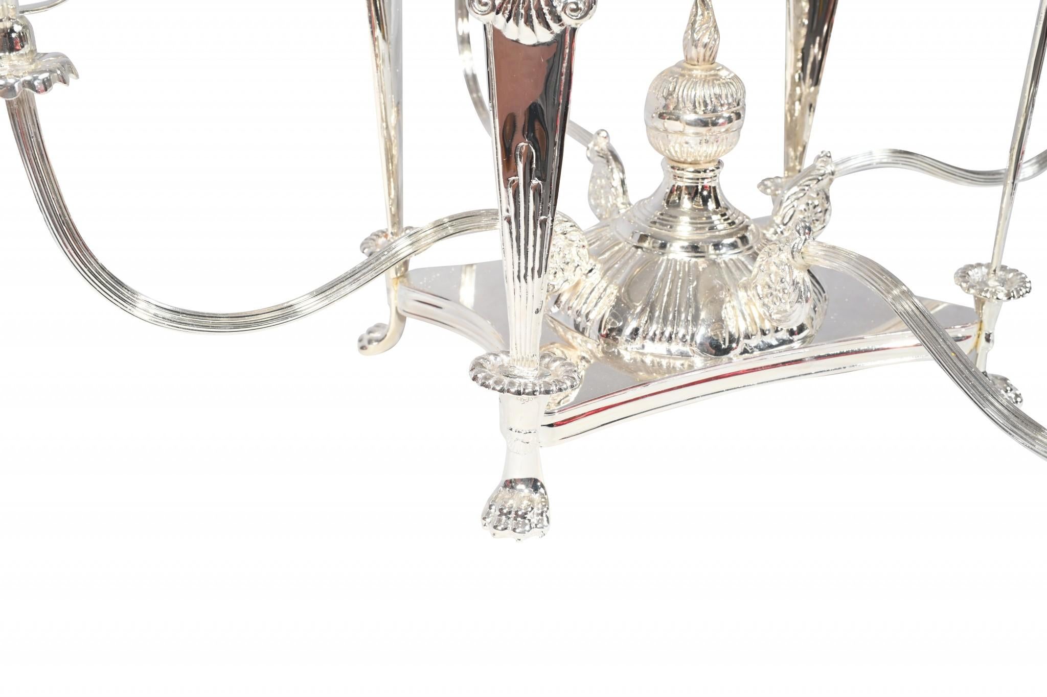 Fin du 20e siècle Assiette de service en verre Epergne en métal argenté Centrepieces en vente
