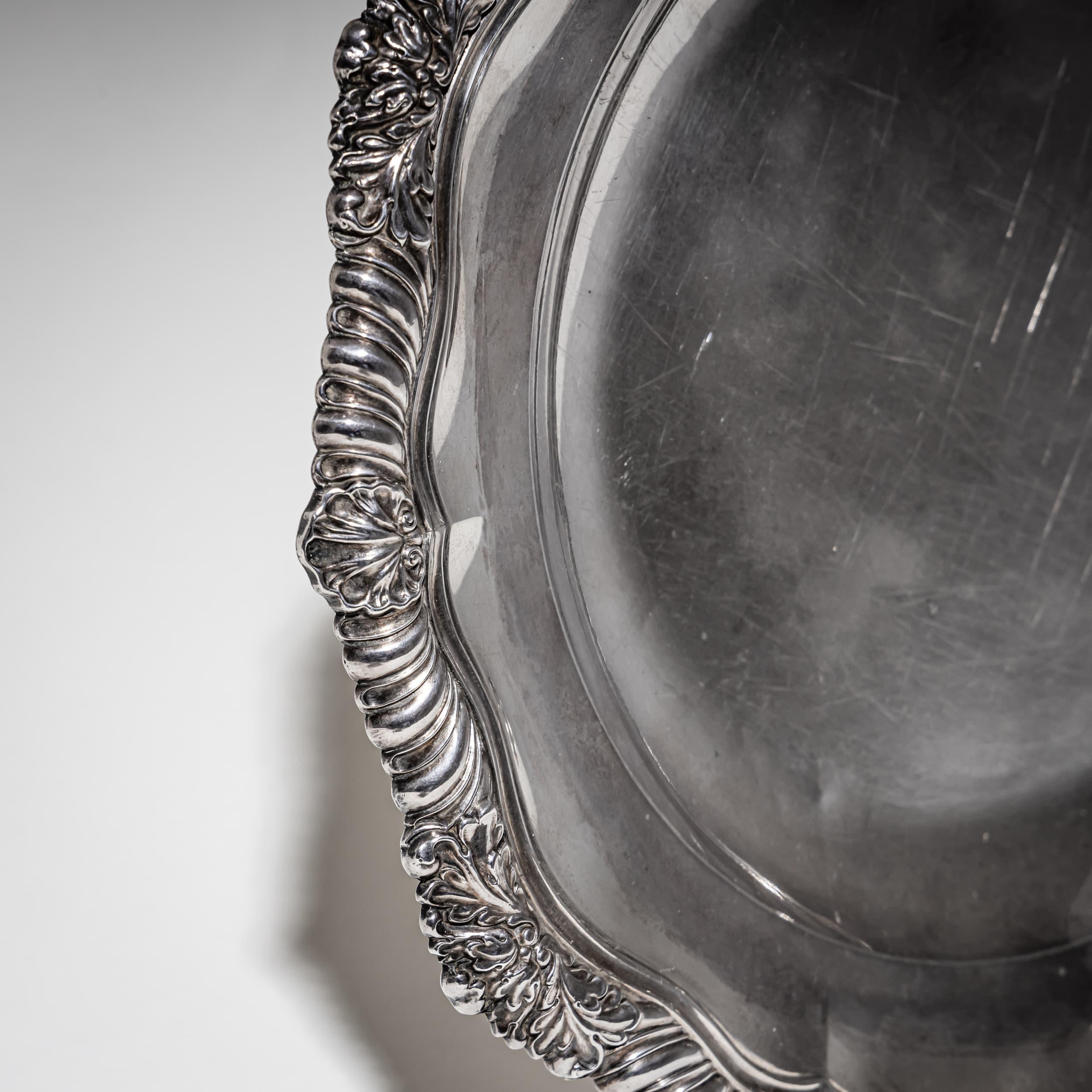 Piatto d'argento, Tenuta dei Principi di Lieven, Francia, prima metà del XIX secolo In condizioni buone in vendita a Greding, DE