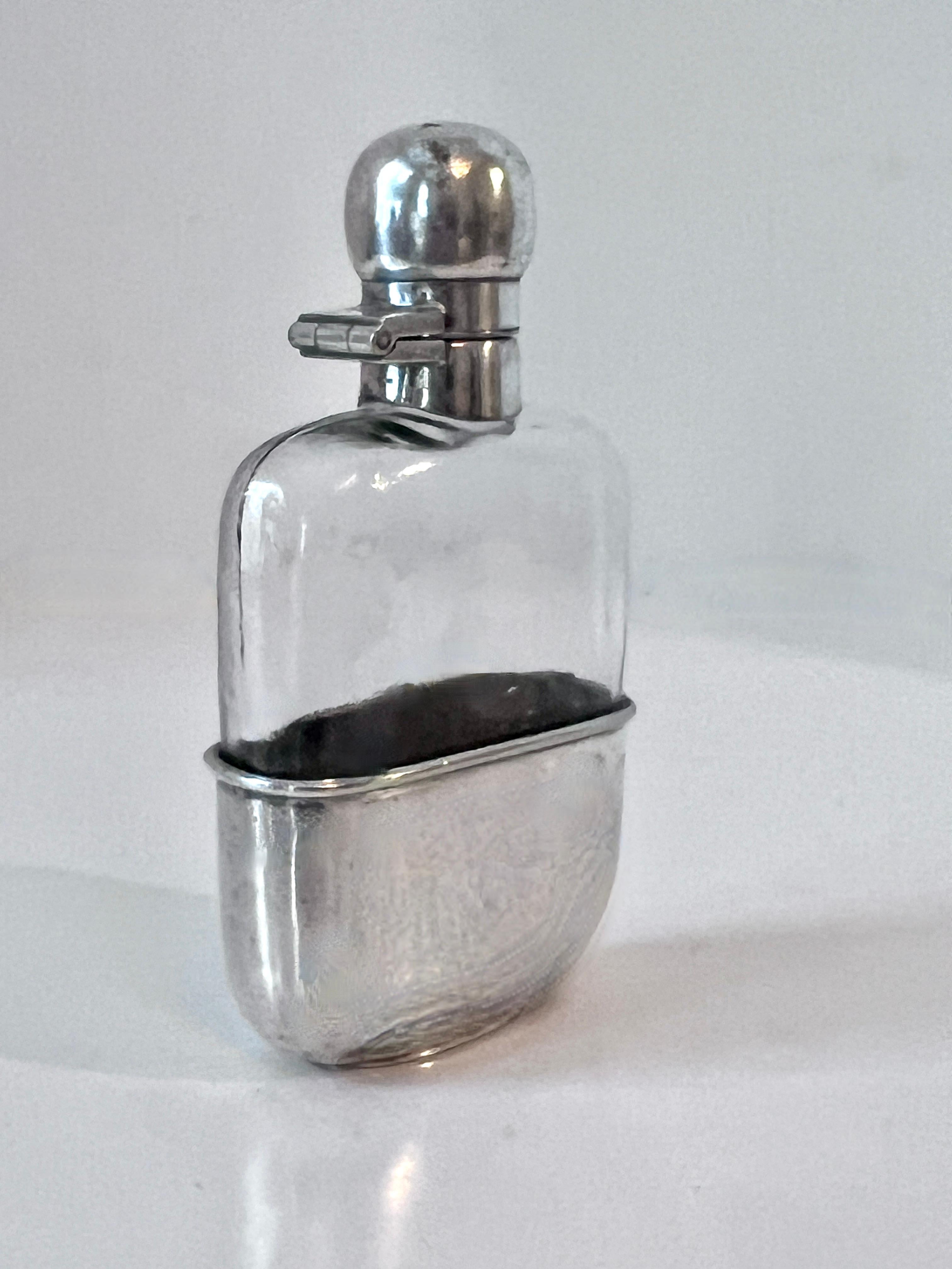 Silver Plate Flask with Silver Plate Removable Cup In Good Condition For Sale In Los Angeles, CA