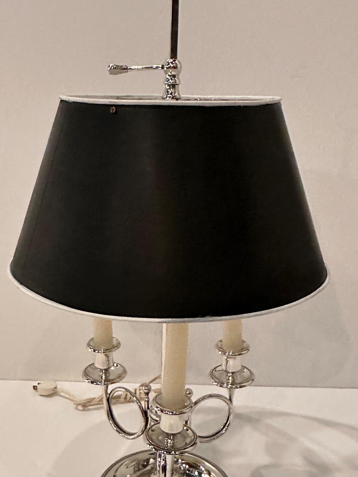 Hollywood Regency Lampe de table Bouillotte en métal argenté en forme de corne de bruyère en vente