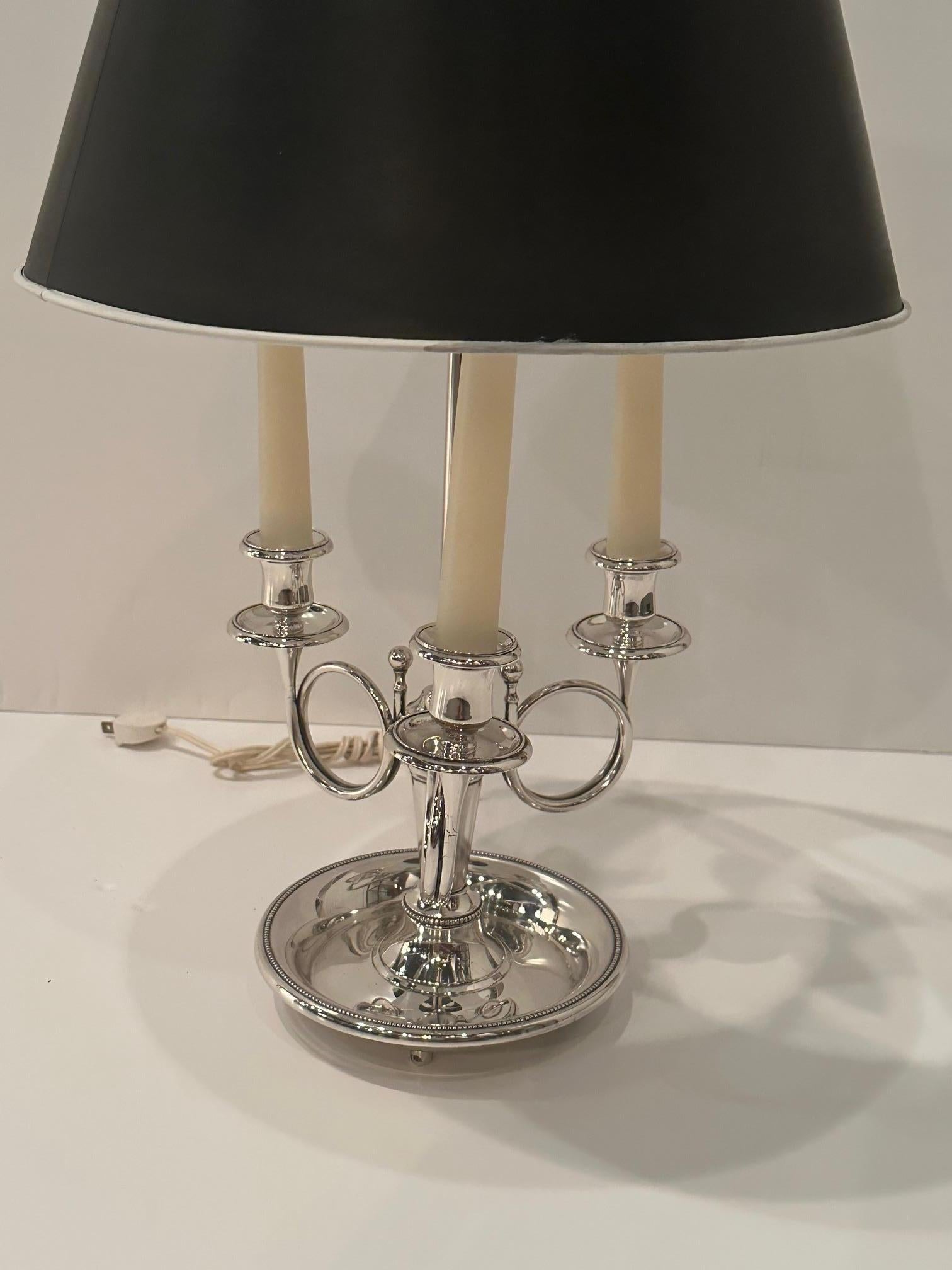 Américain Lampe de table Bouillotte en métal argenté en forme de corne de bruyère en vente
