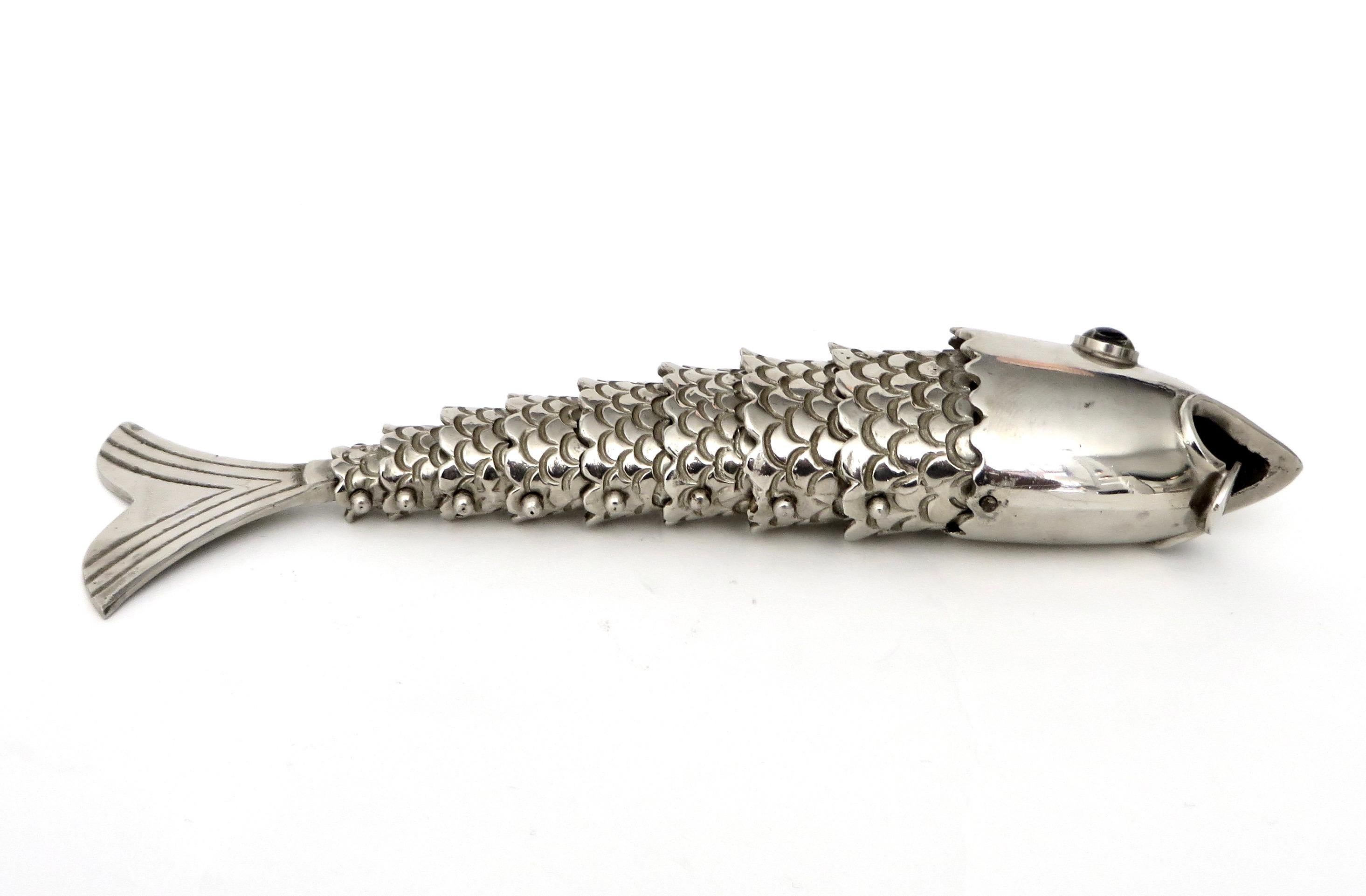 A curious silver plate Gucci articulated bottle opener in the form of a fish. All the scales are hand-carved and each link very well articulated.
Signed Gucci and Made In Italy, circa 1970.
Murano glass eyes.
Measures: 8.5