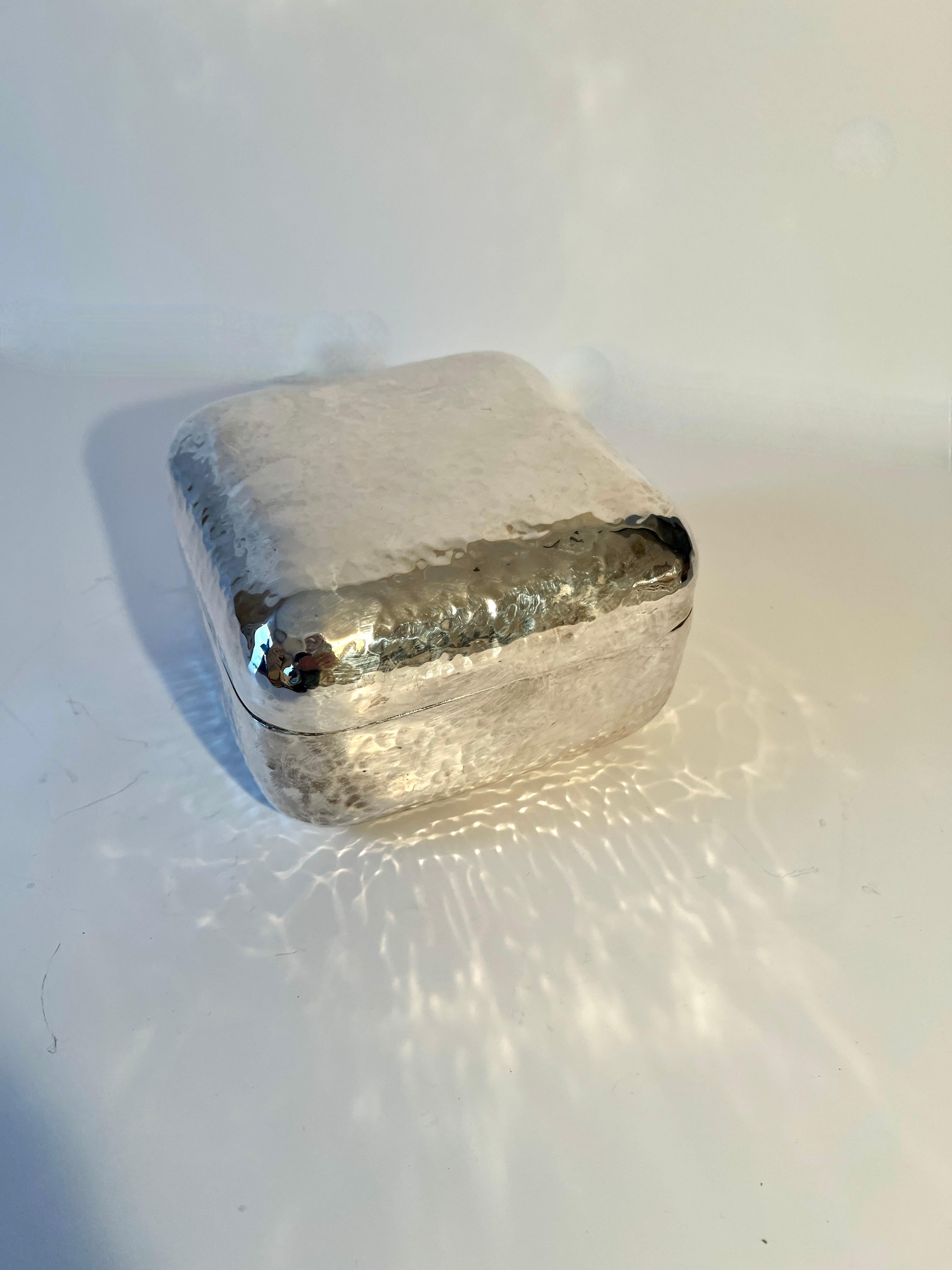 Silver Plate Hand Hammered Lidded Box with Rounded Corners In Good Condition For Sale In Los Angeles, CA