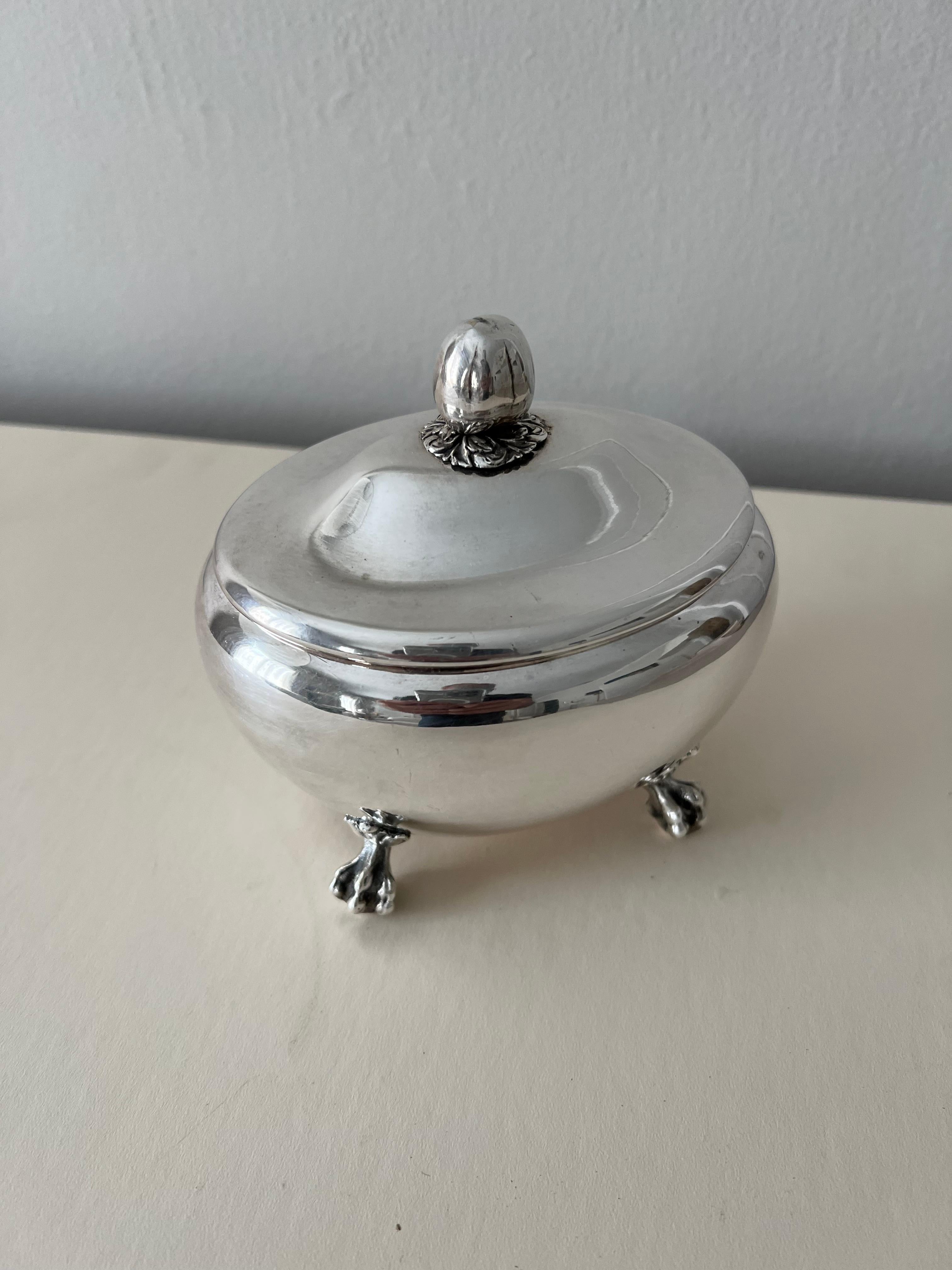 A wonderful oval silver plate box, hinged for storing everything from mementos to 420! A compliment to any cocktail table, desk or nightstand - to hide those things like mints or paper clips and doing it in a very sophisticated way.
