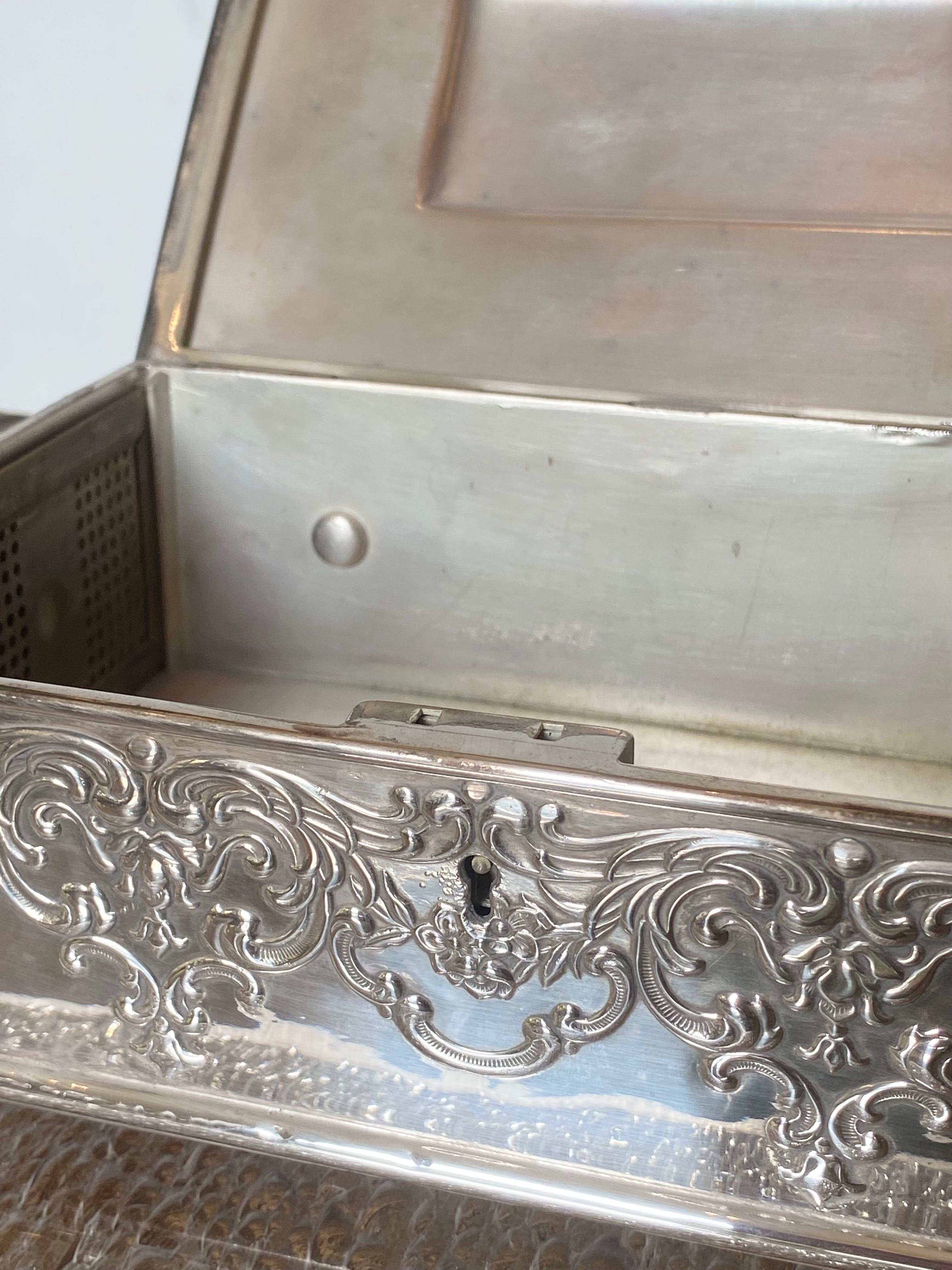 Silver Plate Humidor with Retriever For Sale 9