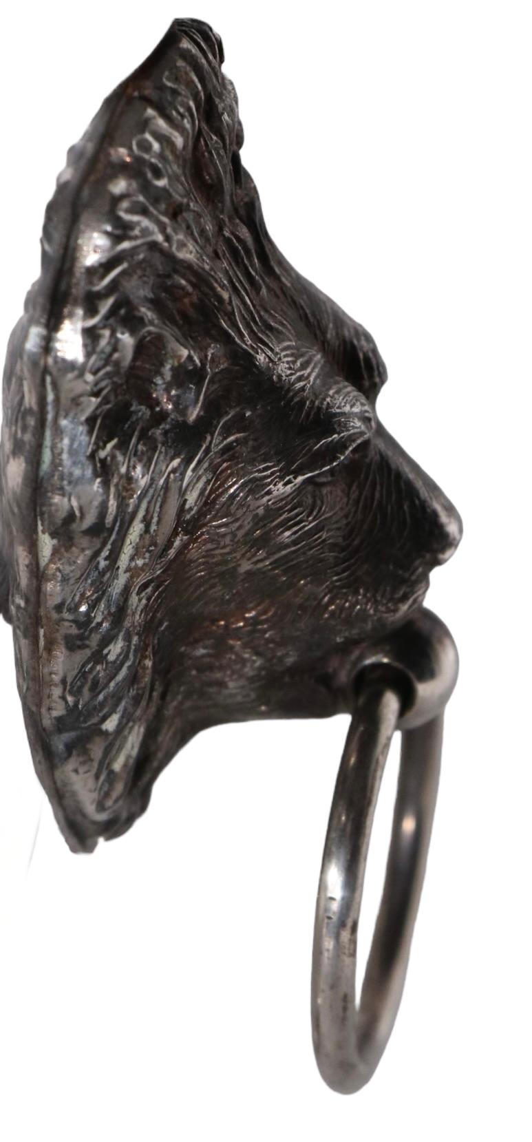 20ième siècle Seau à glace en métal argenté de The Sheffield Silver Company avec anneau à tête de lion, fabriqué à la main en vente