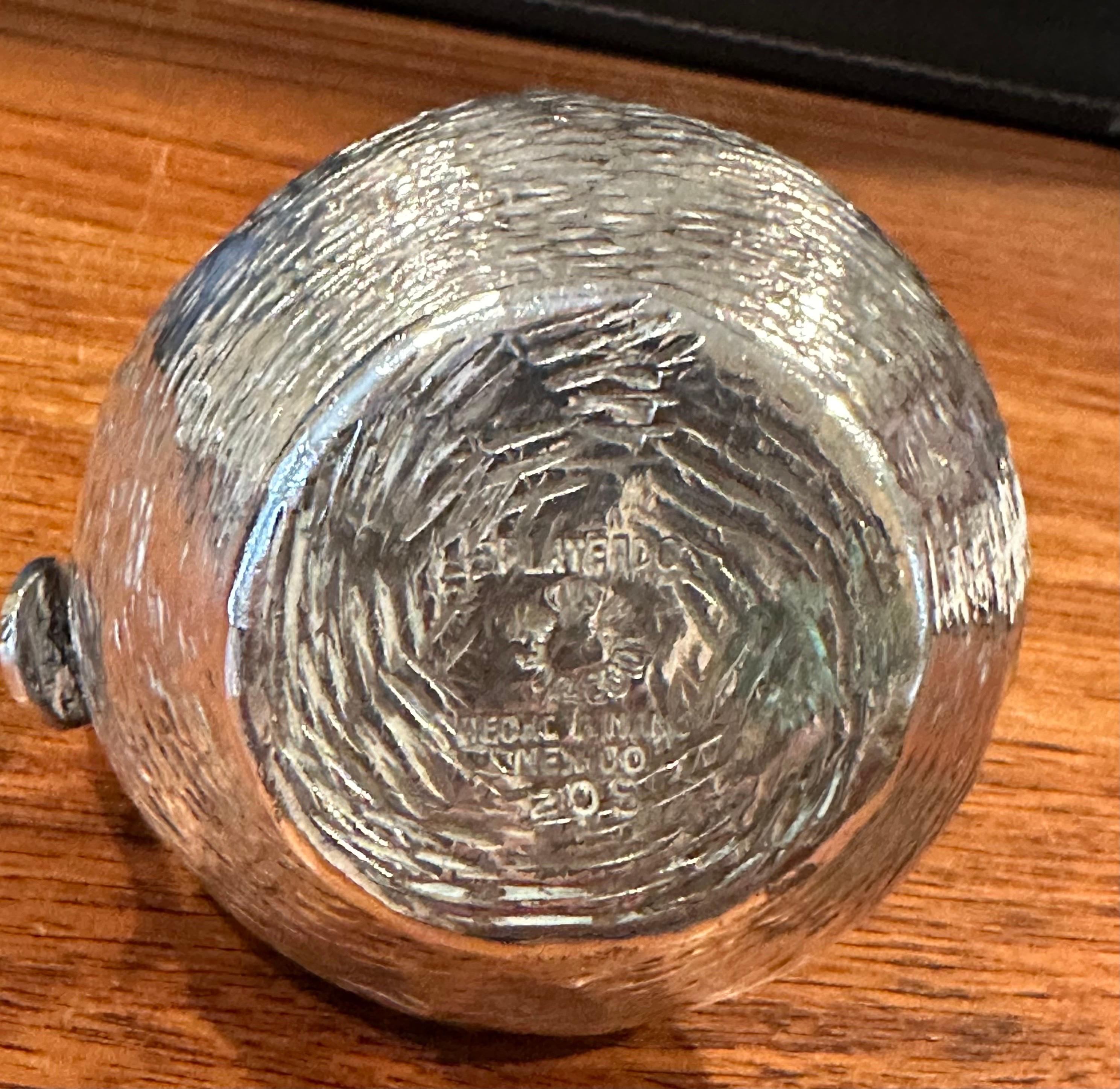 Jarra pequeña de plata e incrustaciones de nácar de Los Castillo de México en venta 2