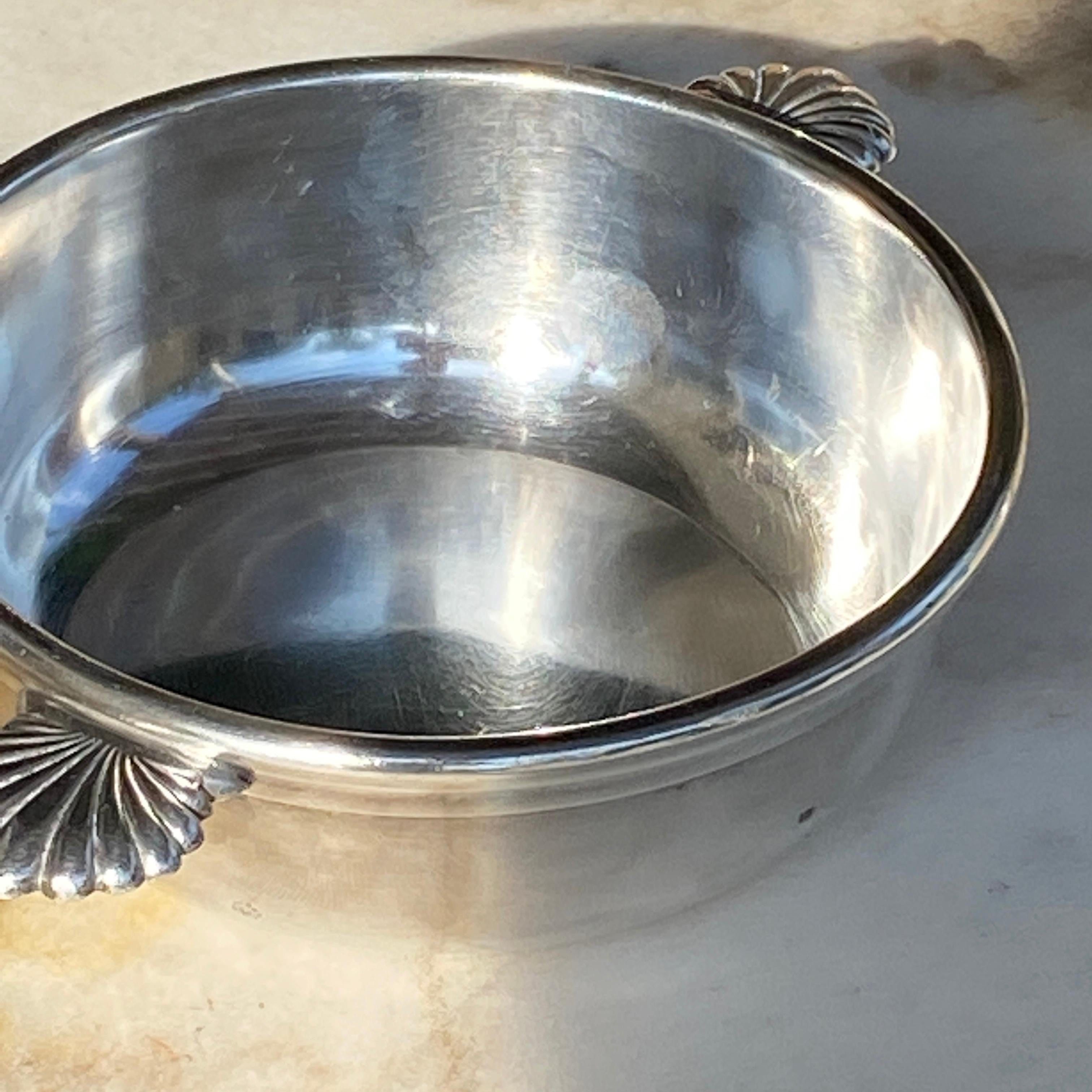 This Bowl is in Silver Plate. It has been made in France during the XXeme century in Toulouse by Felix Frères.