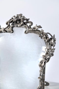Miroir en métal argenté, période Art nouveau. France, vers 1890