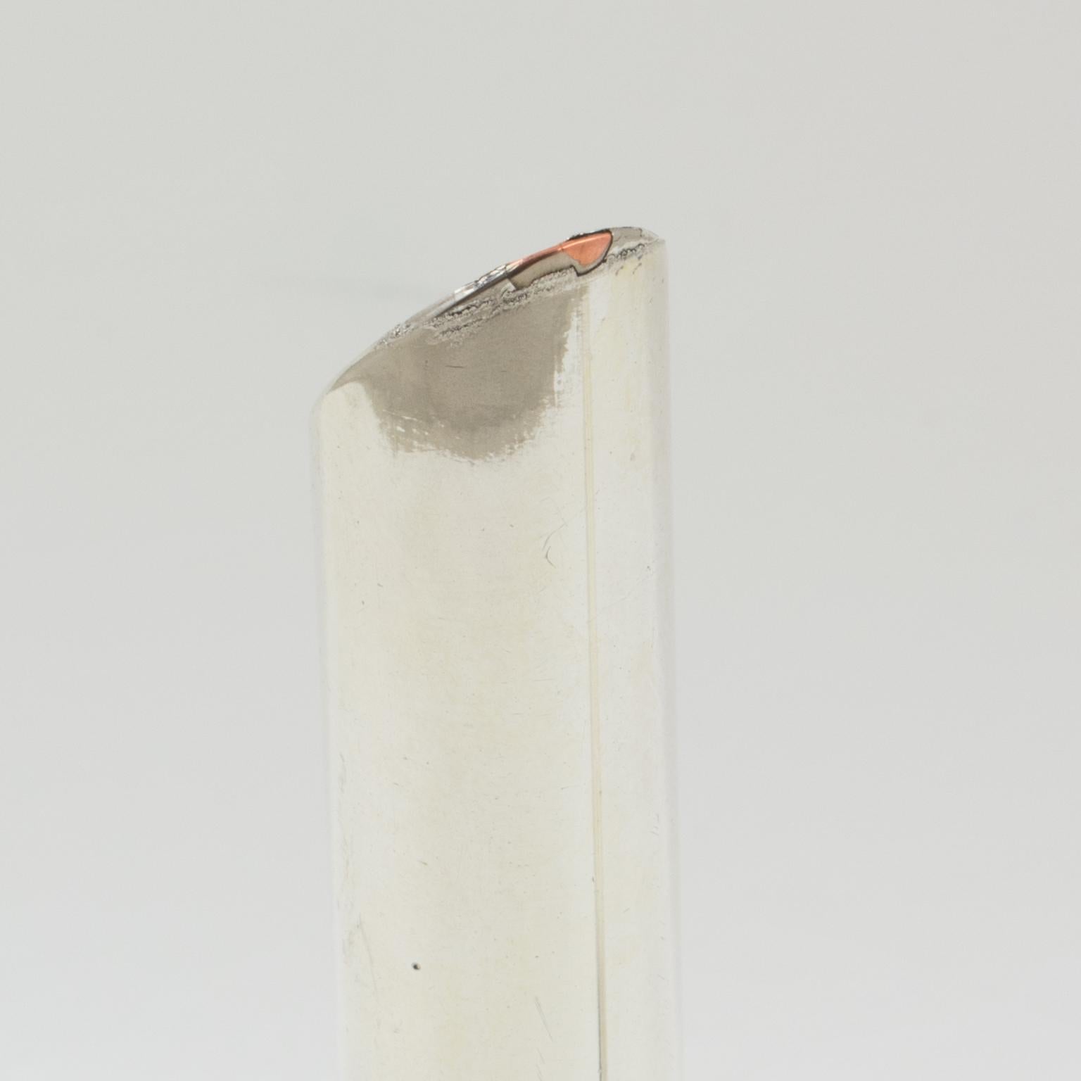 Vaso a bocciolo modernista in argento, 1940 circa in vendita 3