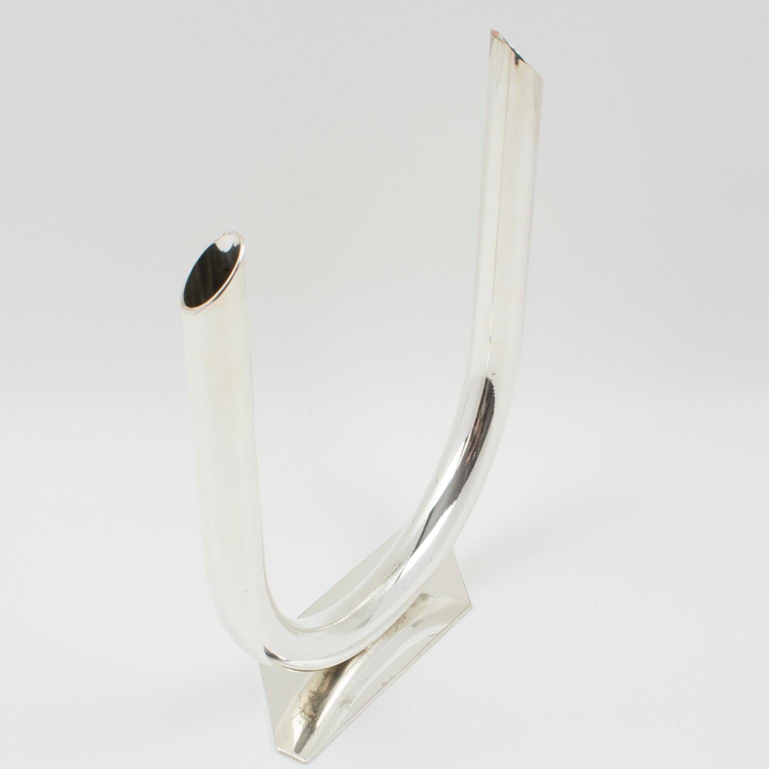 Metallo Vaso a bocciolo modernista in argento, 1940 circa in vendita