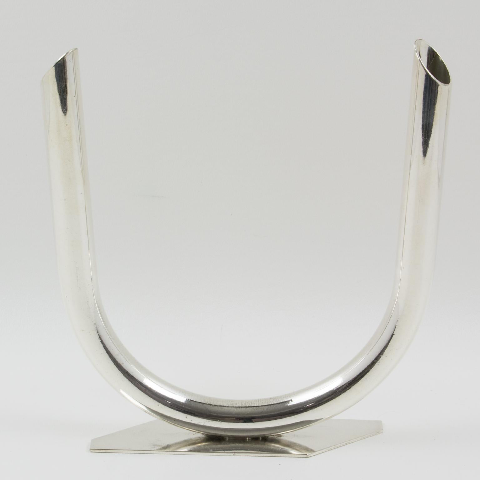 Vaso a bocciolo modernista in argento, 1940 circa in vendita 1