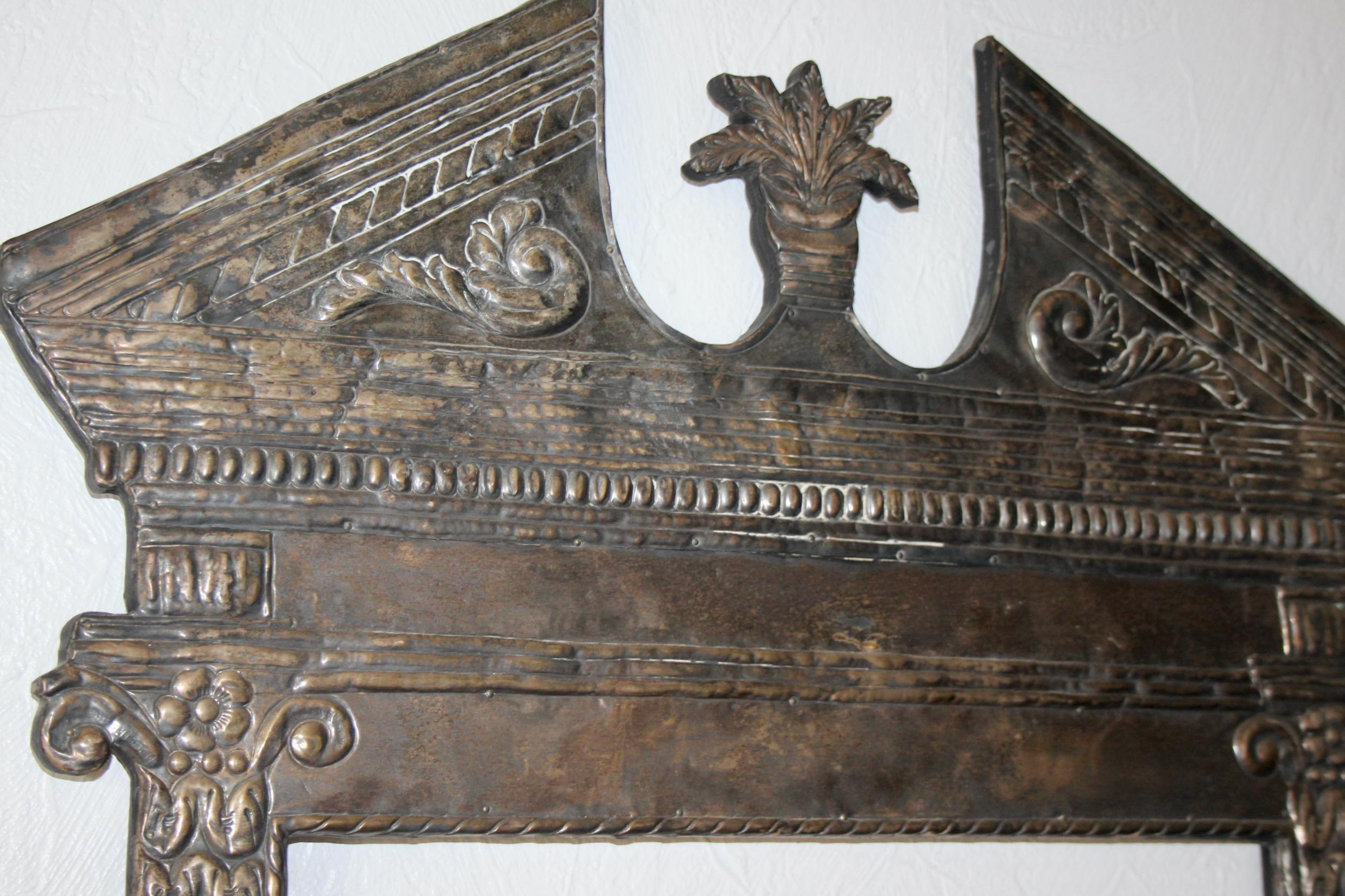 Europeo Specchio da parete neoclassico in silver plate in vendita