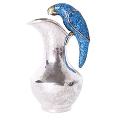 Silberner Silberteller auf Kupferkrug mit Papagei von Emilia Castillo