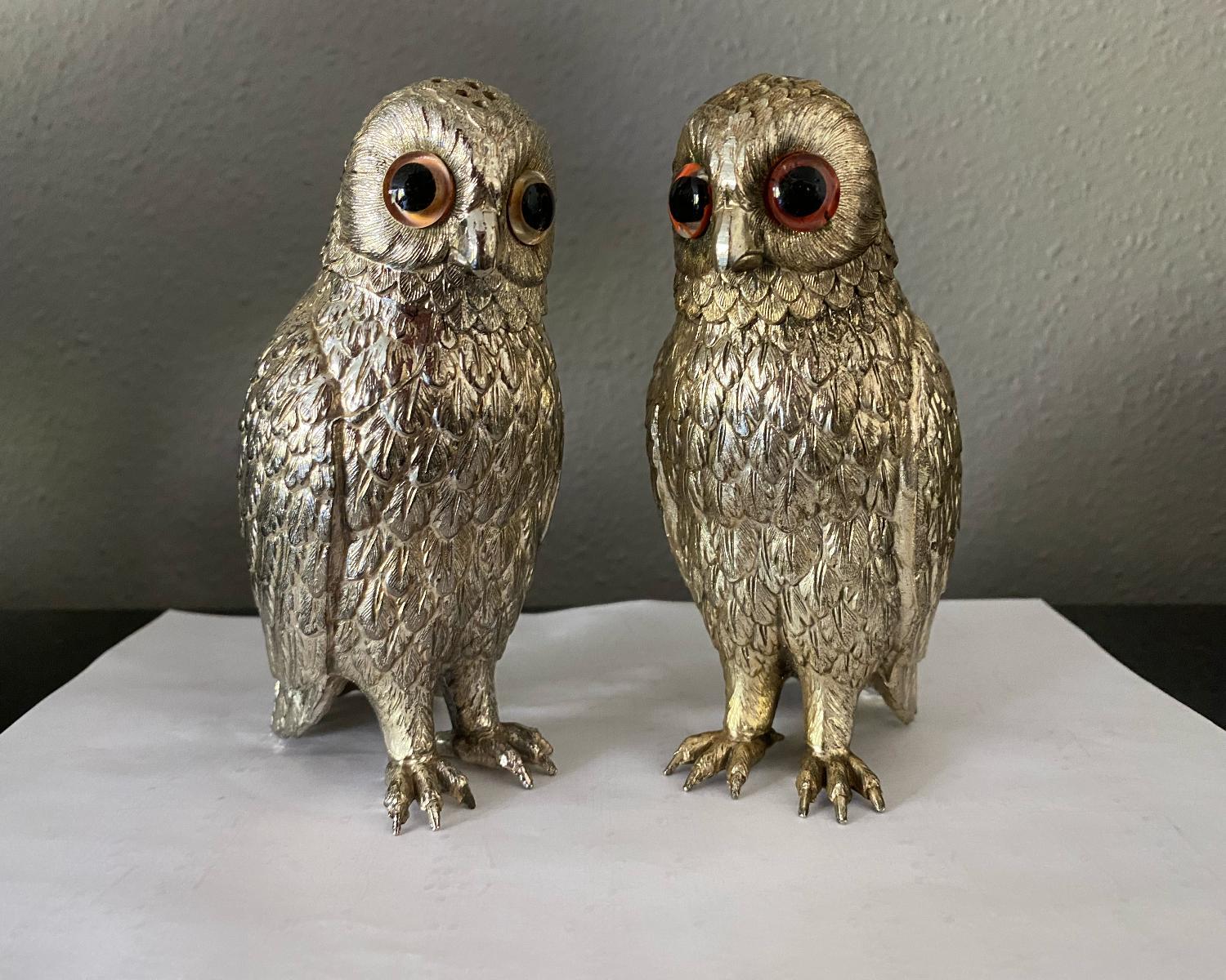 Salière et poivrière en métal argenté avec hibou et yeux en verre. Bon état - En vente à Waddinxveen, ZH