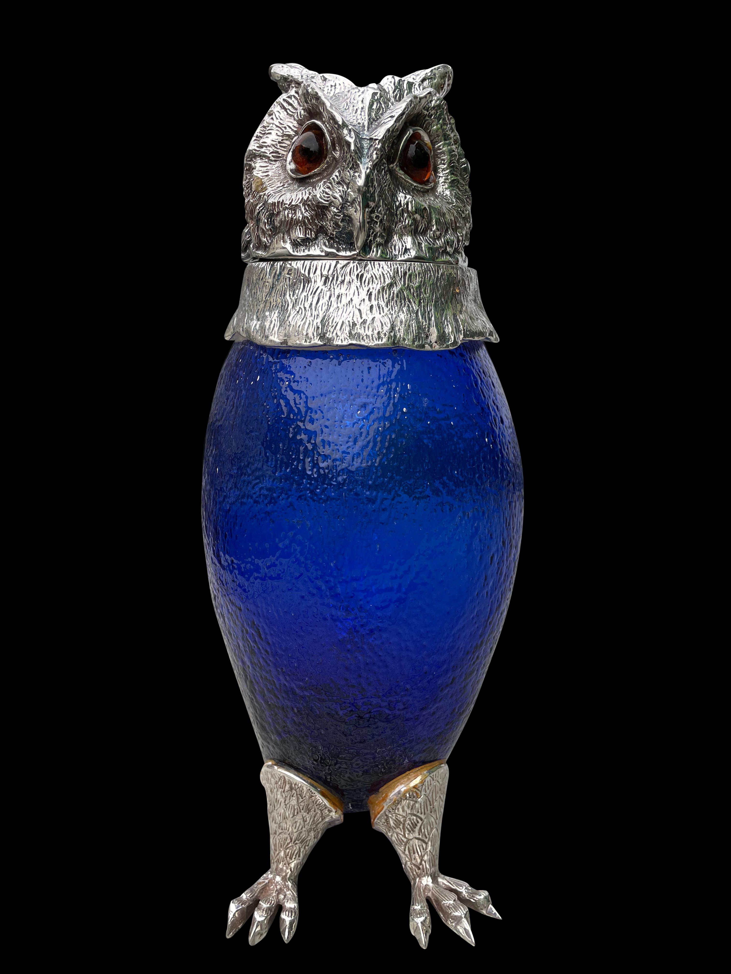 A fine silver plate owl decanter glass glass jug, 20th century. Superb for home use and decoration or interior design.