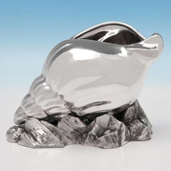 Paire de vases à cuillères victoriens en métal argenté « Nautilus Shell » d'Atkin Brothers